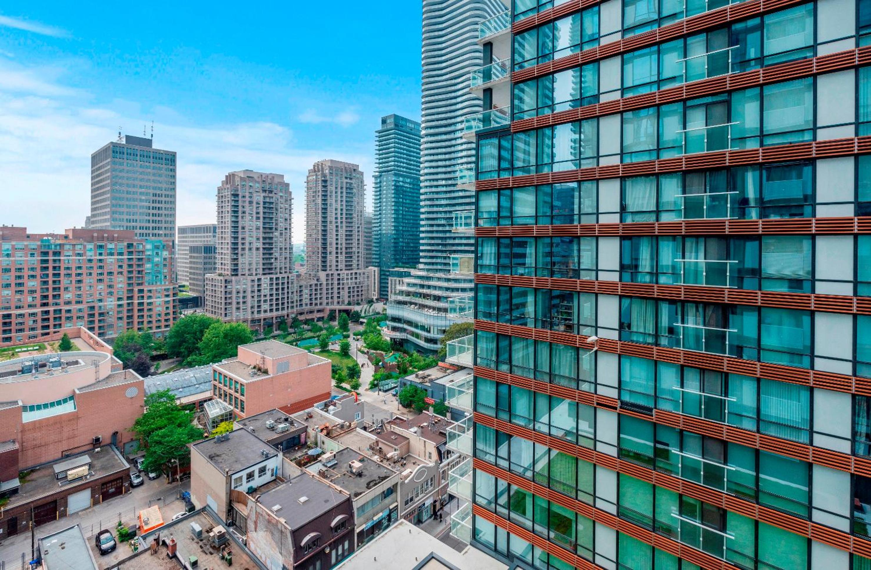 Modern Studio Condo Yonge Street Downtown Toronto