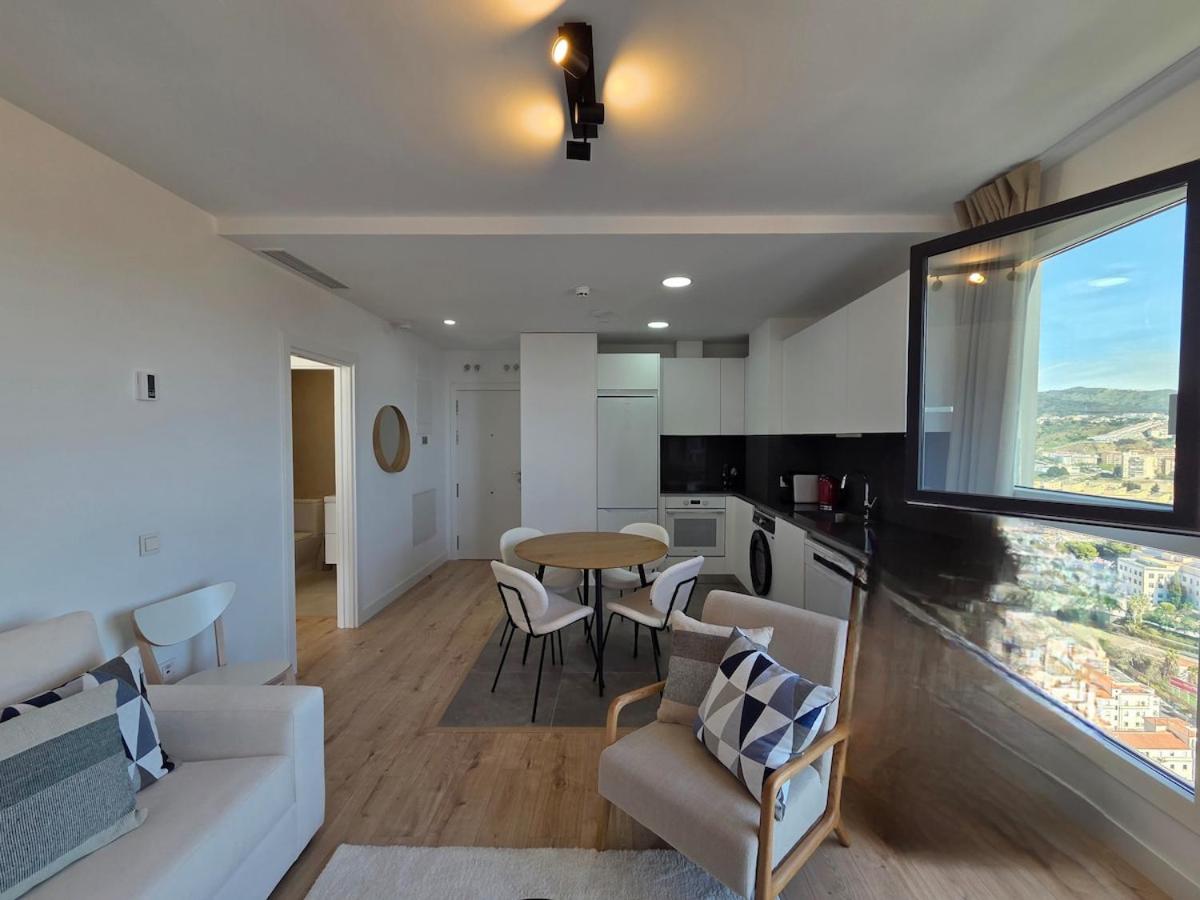 Skyline VIII Pool & Coworking by ELE Apartments