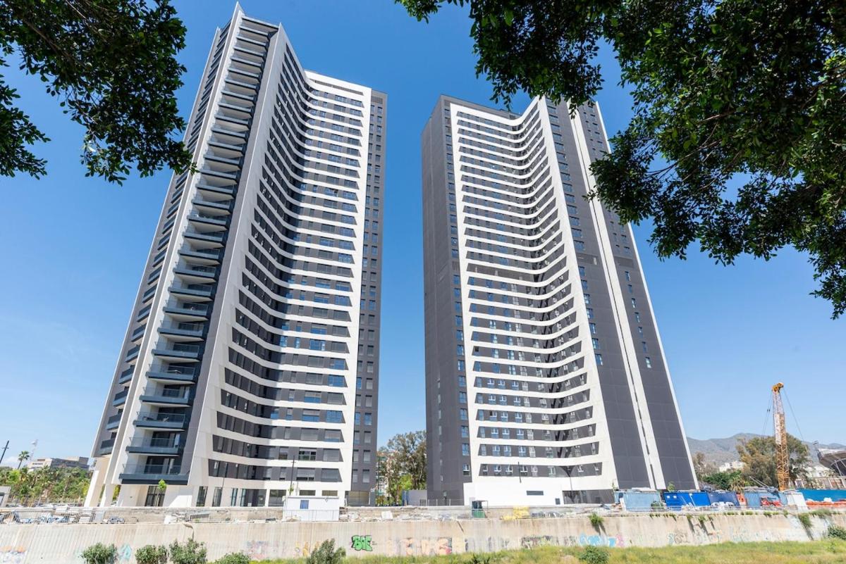 Skyline VIII Pool & Coworking by ELE Apartments