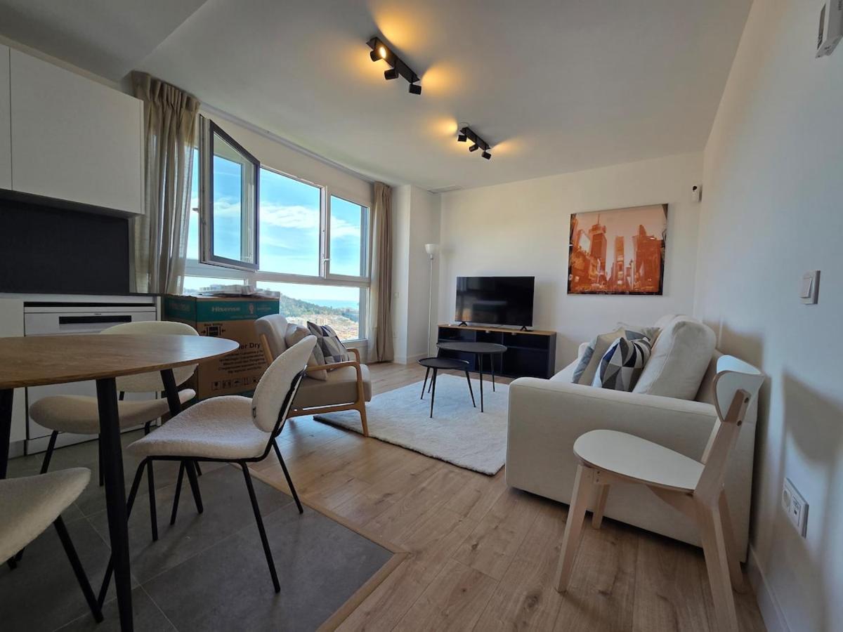Skyline VIII Pool & Coworking by ELE Apartments