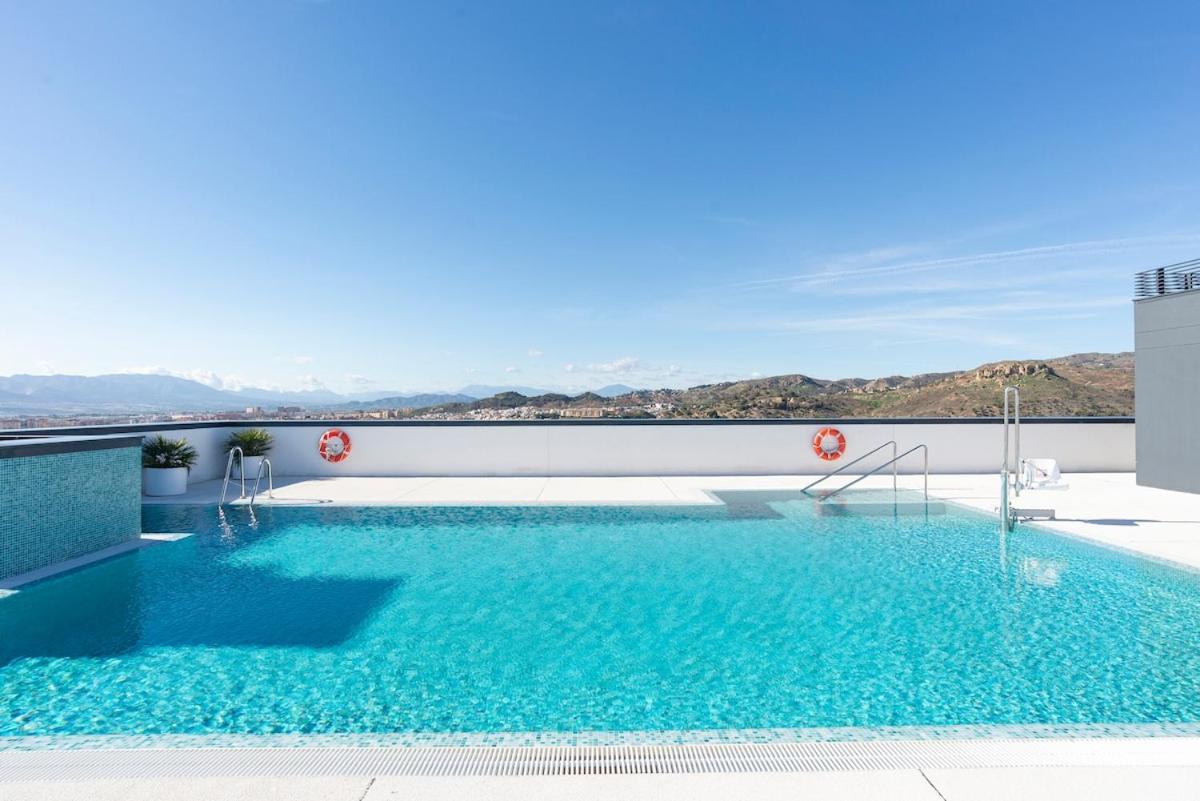 Skyline VIII Pool & Coworking by ELE Apartments