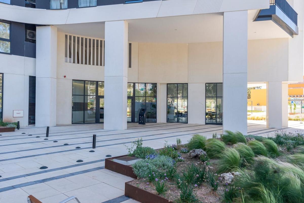 Skyline VIII Pool & Coworking by ELE Apartments