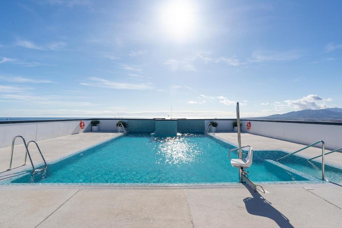 Skyline VIII Pool & Coworking by ELE Apartments