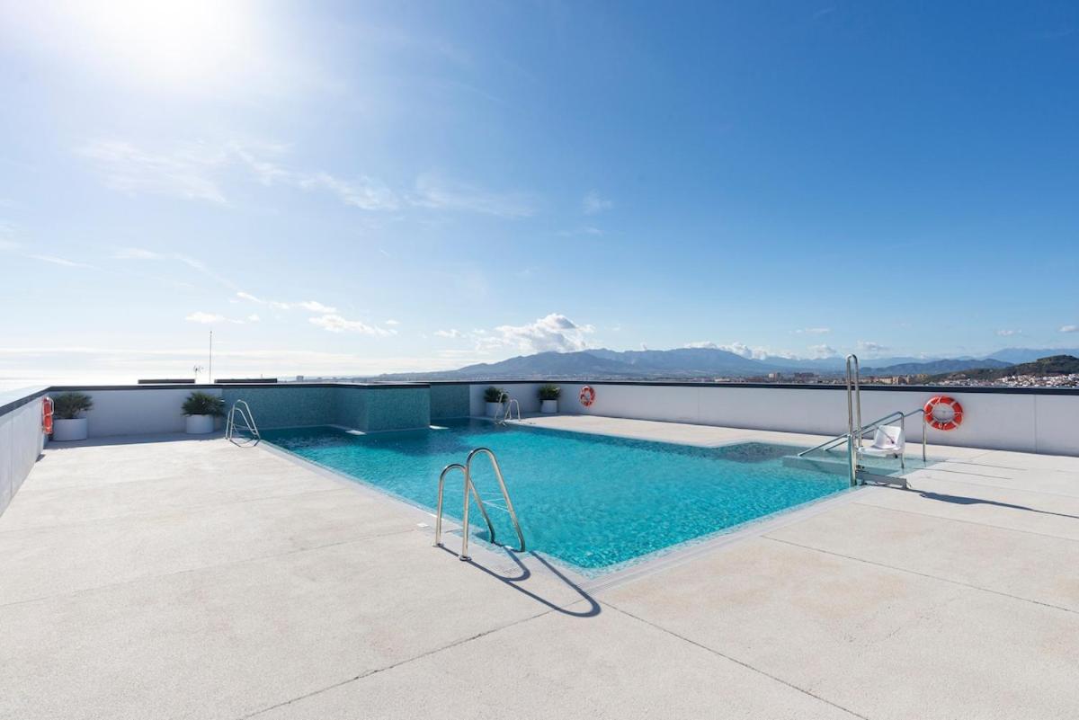 Skyline VIII Pool & Coworking by ELE Apartments