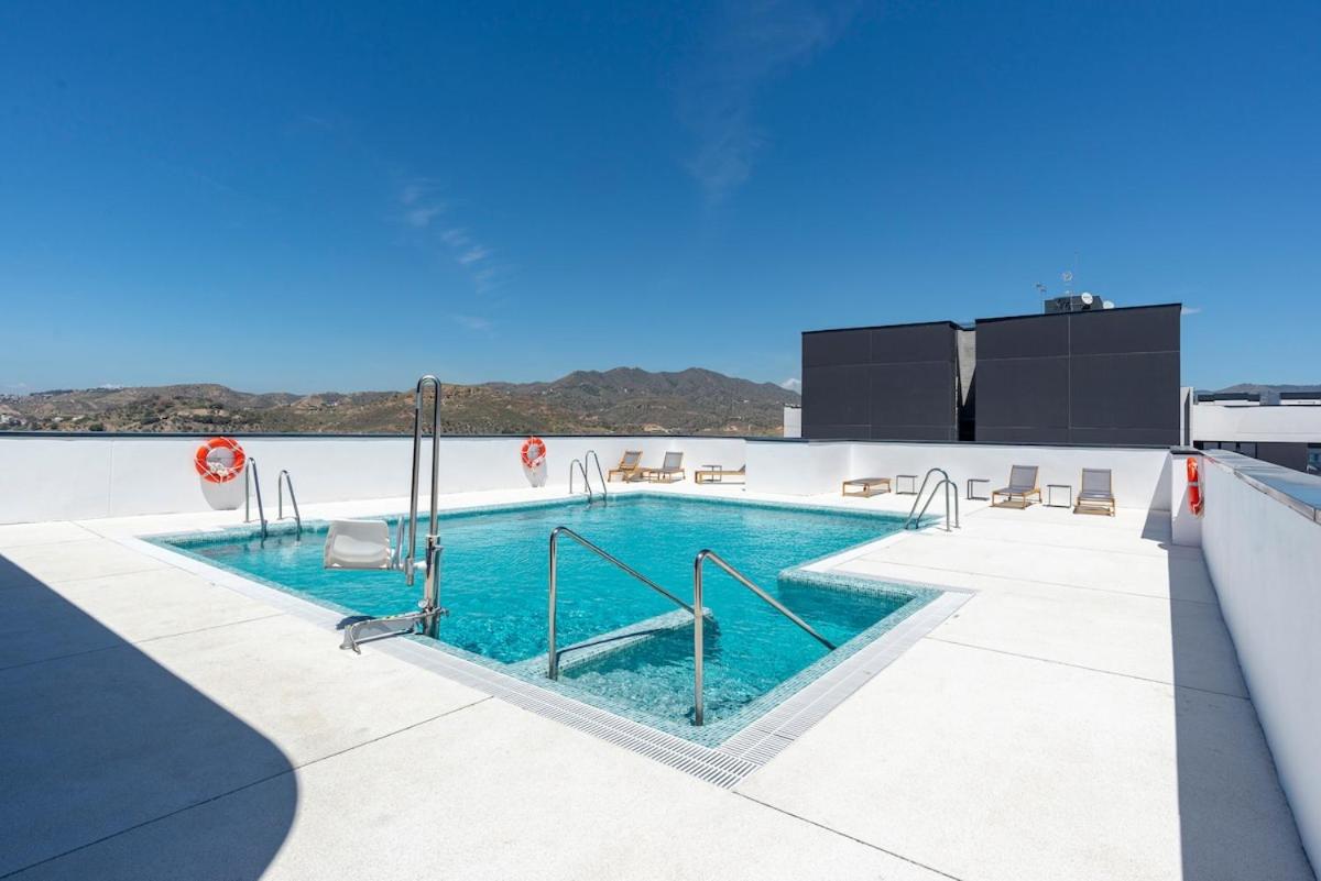 Skyline VIII Pool & Coworking by ELE Apartments