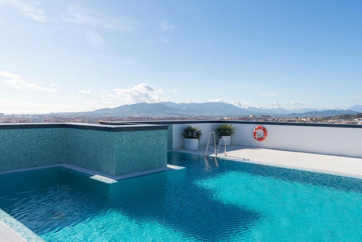 Skyline VIII Pool & Coworking by ELE Apartments