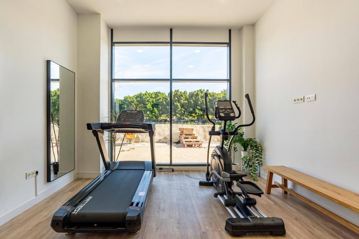Skyline VIII Pool & Coworking by ELE Apartments
