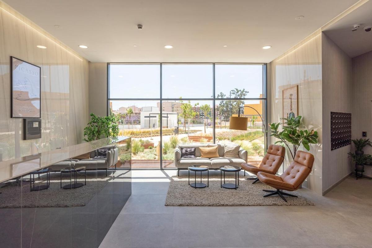 Skyline VIII Pool & Coworking by ELE Apartments
