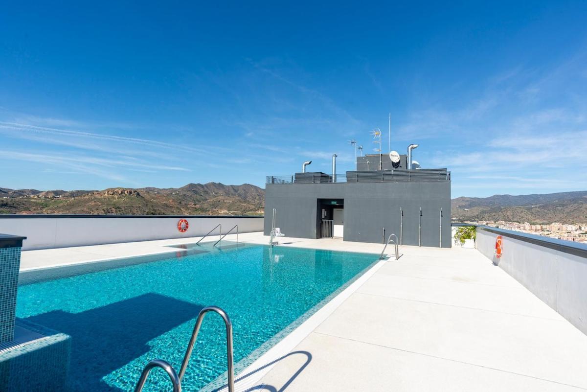 Skyline VIII Pool & Coworking by ELE Apartments