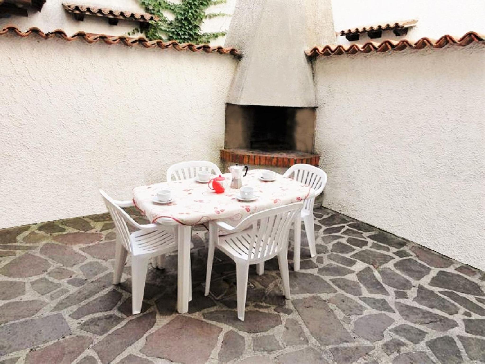 Apartment in a villa with garden