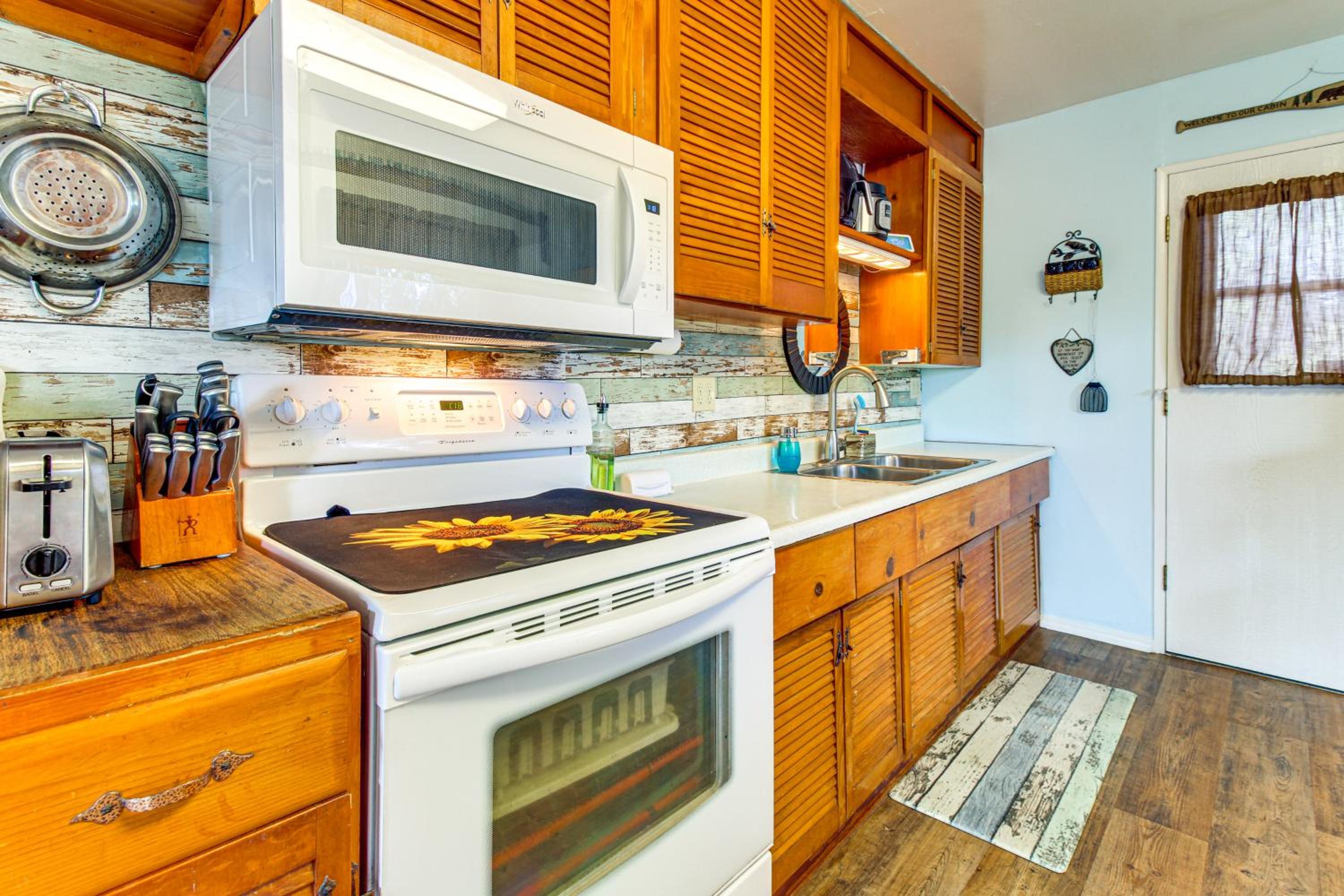 Hike and Fish Family Escape with Fire Pit in Heber!