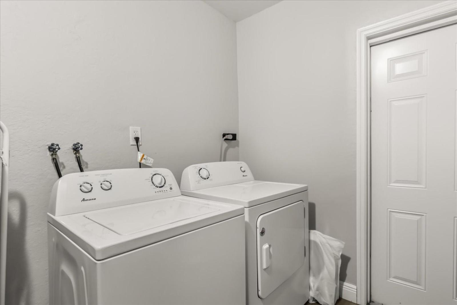 Sunny Spacious 4BR Comfort Pool