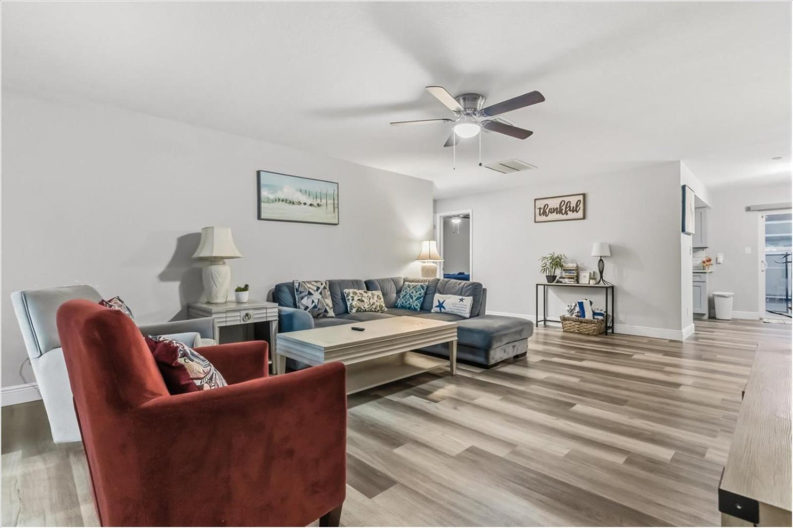 Sunny Spacious 4BR Comfort Pool