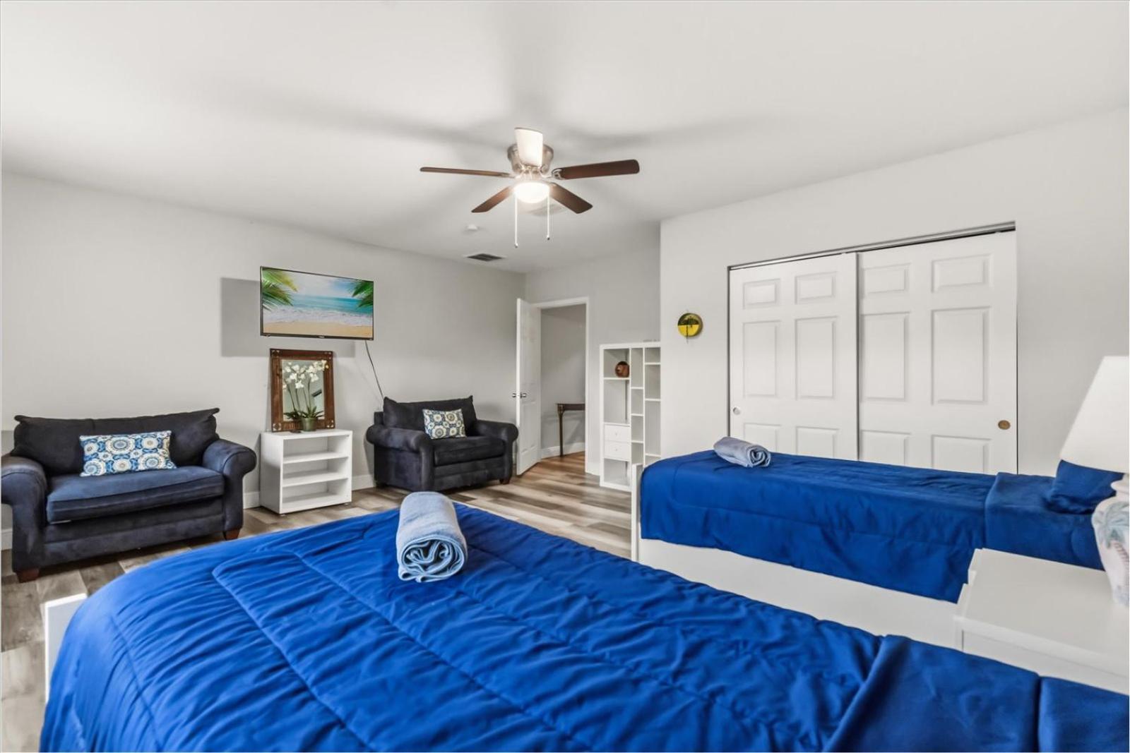 Sunny Spacious 4BR Comfort Pool