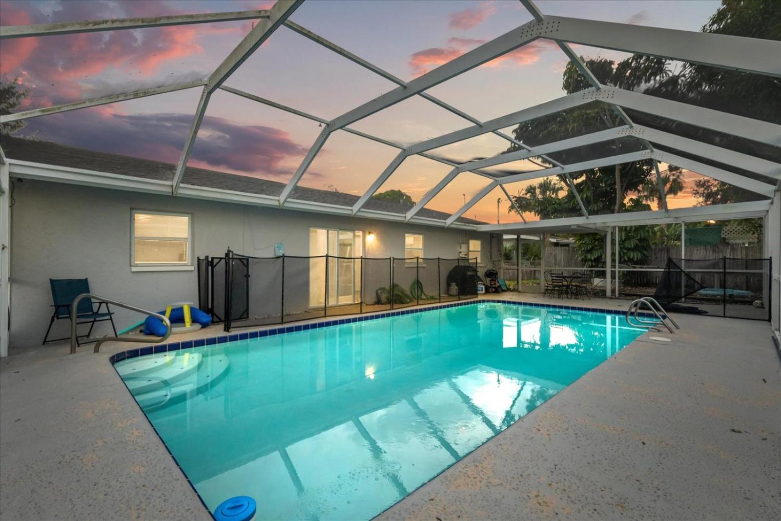 Sunny Spacious 4BR Comfort Pool