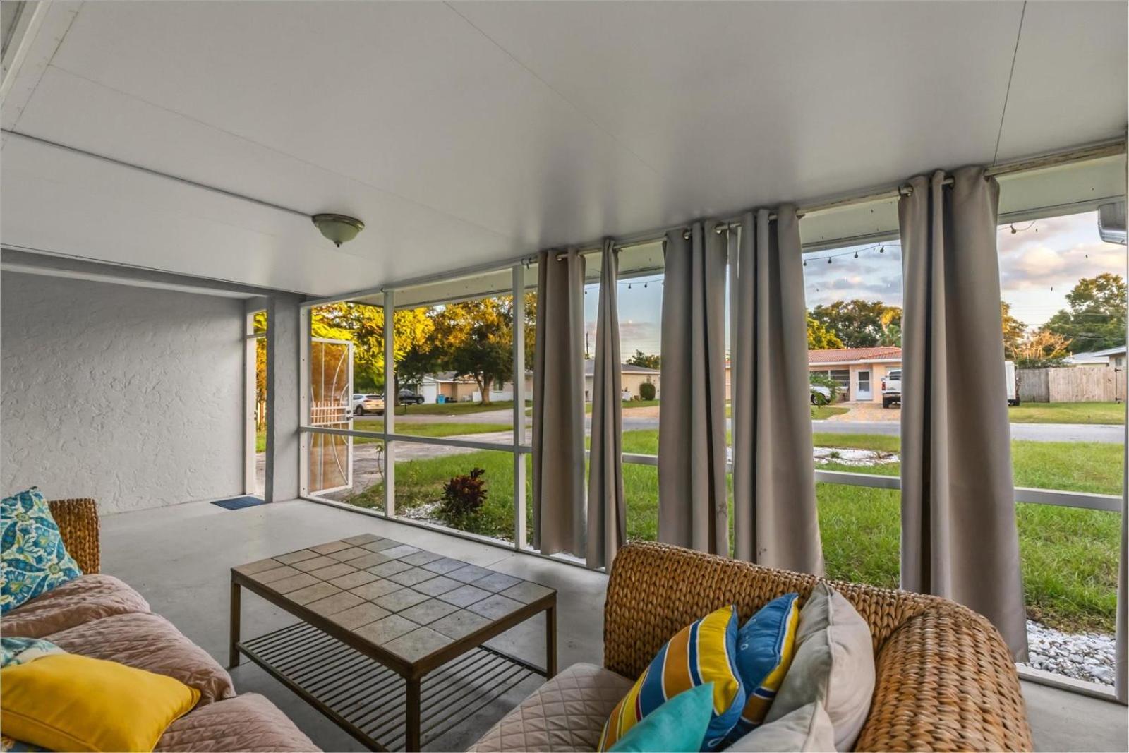 Sunny Spacious 4BR Comfort Pool