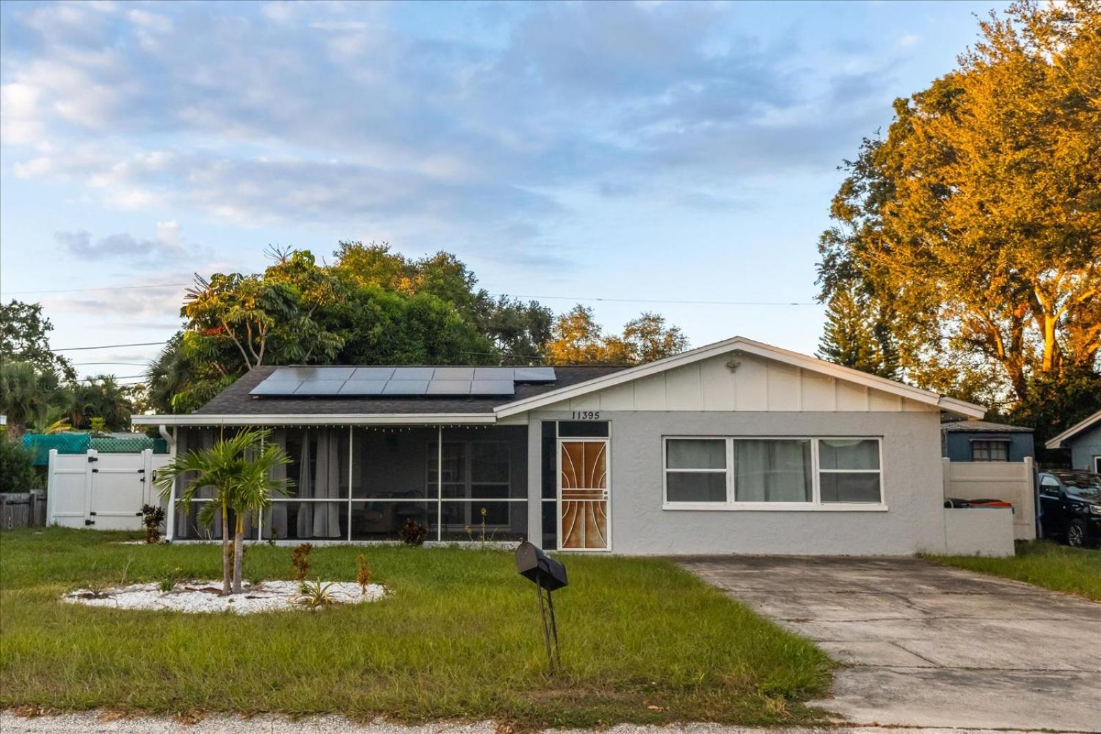 Sunny Spacious 4BR Comfort Pool