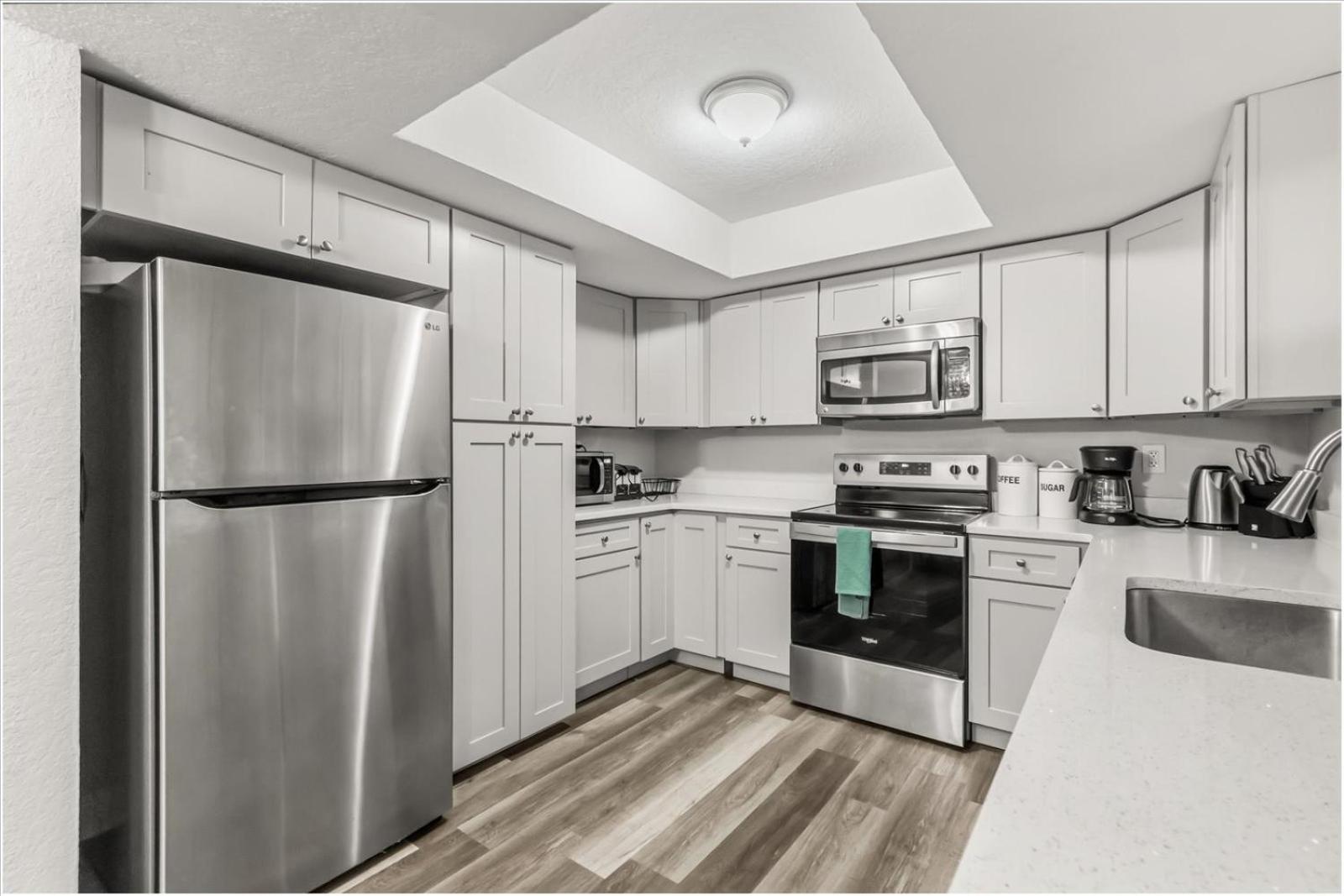 Sunny Spacious 4BR Comfort Pool