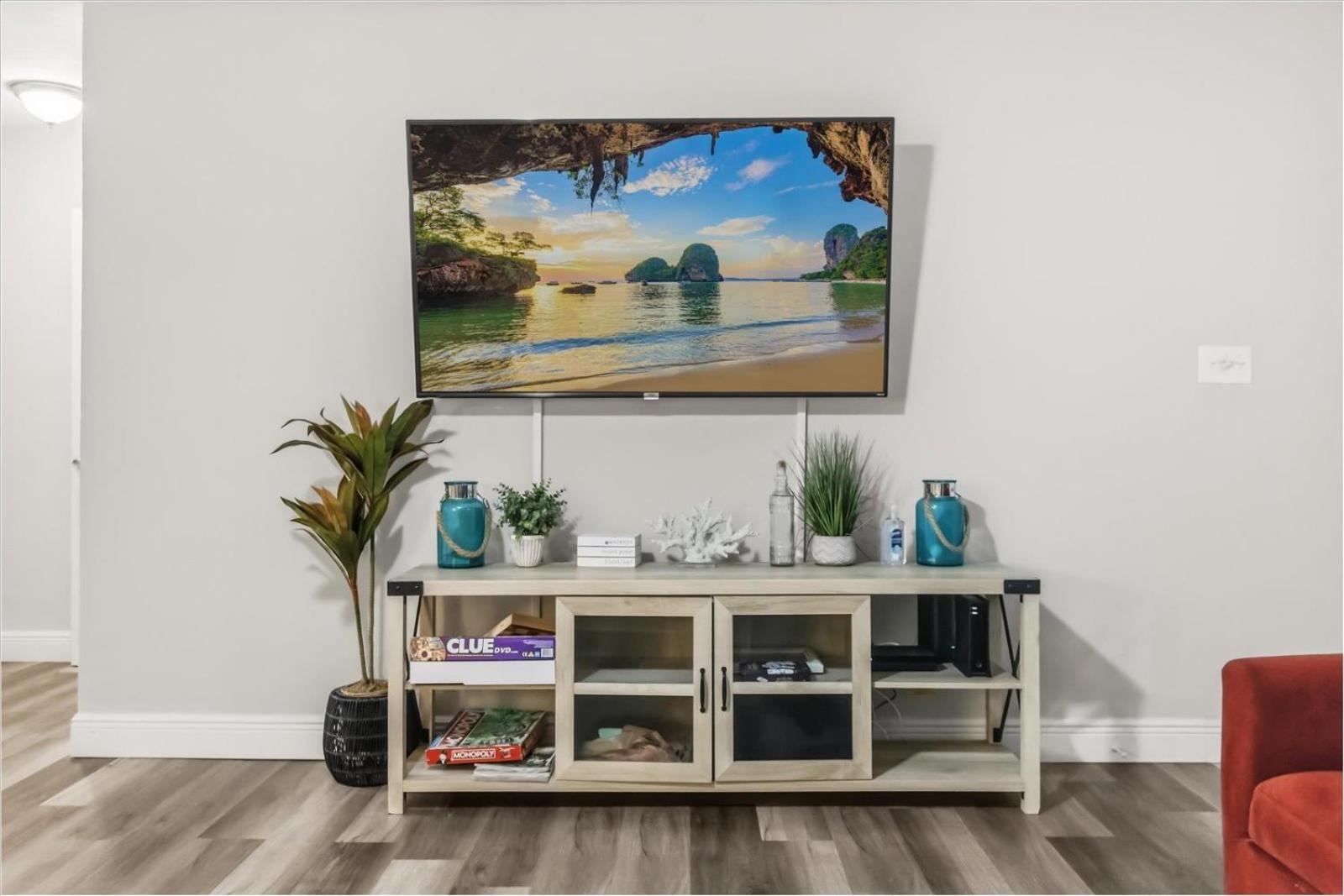 Sunny Spacious 4BR Comfort Pool