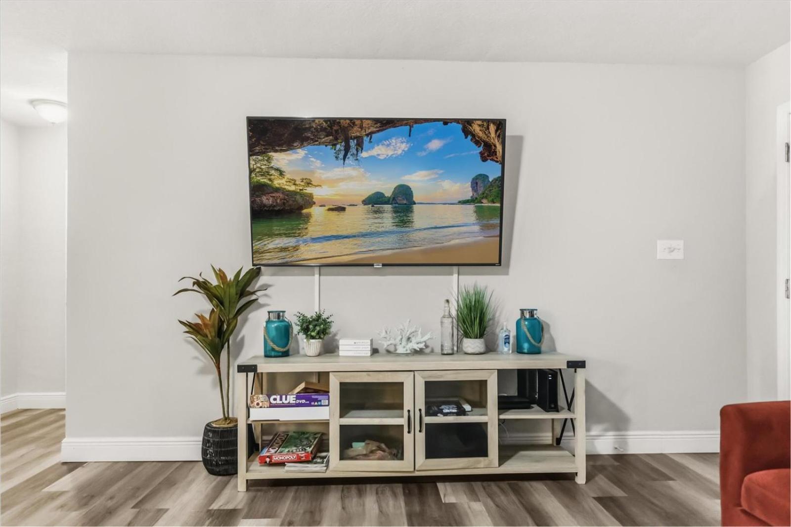 Sunny Spacious 4BR Comfort Pool