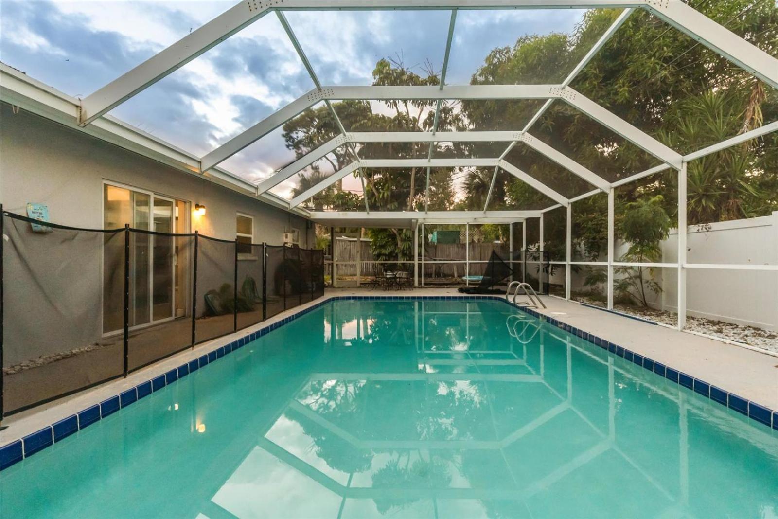 Sunny Spacious 4BR Comfort Pool