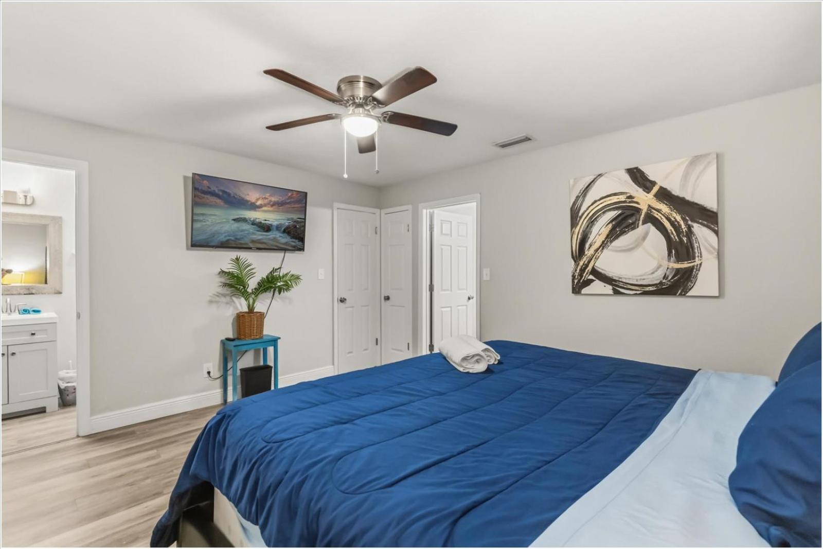 Sunny Spacious 4BR Comfort Pool