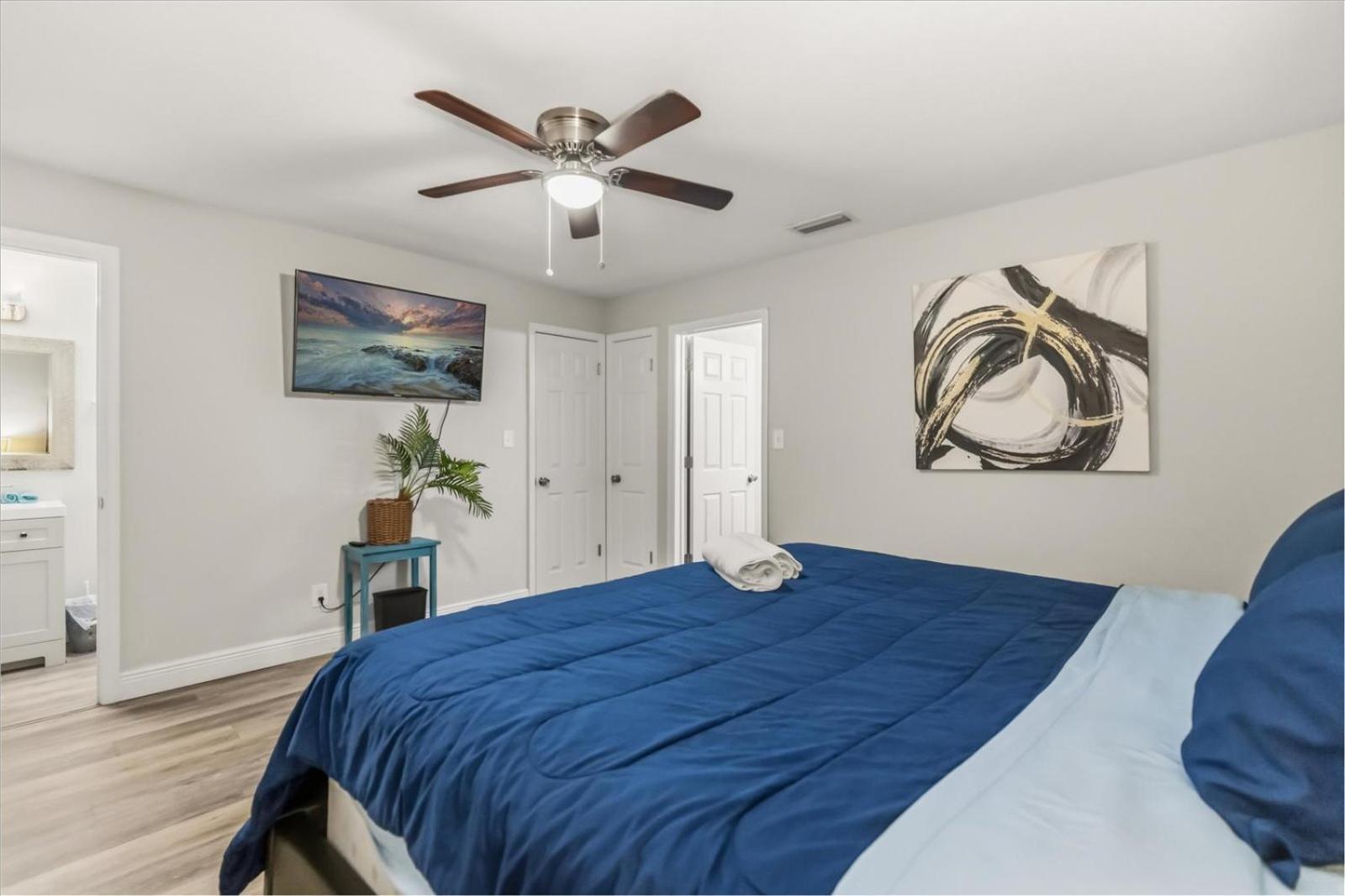 Sunny Spacious 4BR Comfort Pool