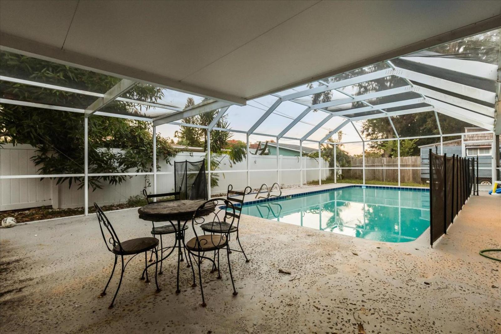 Sunny Spacious 4BR Comfort Pool