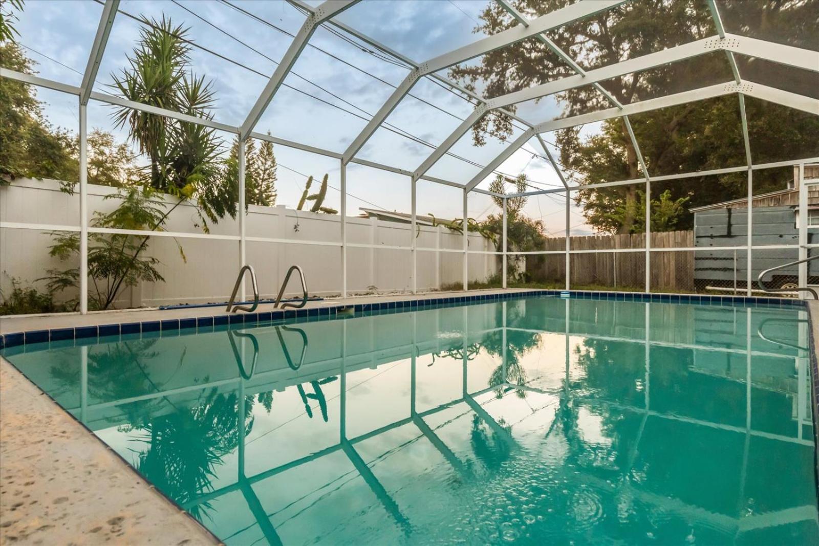 Sunny Spacious 4BR Comfort Pool