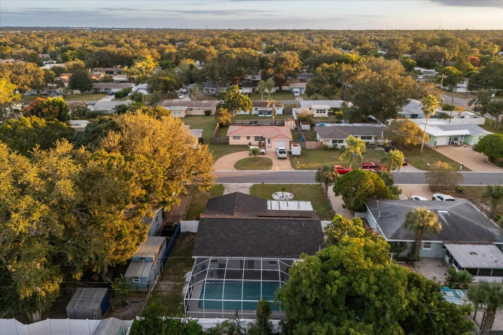 Sunny Spacious 4BR Comfort Pool