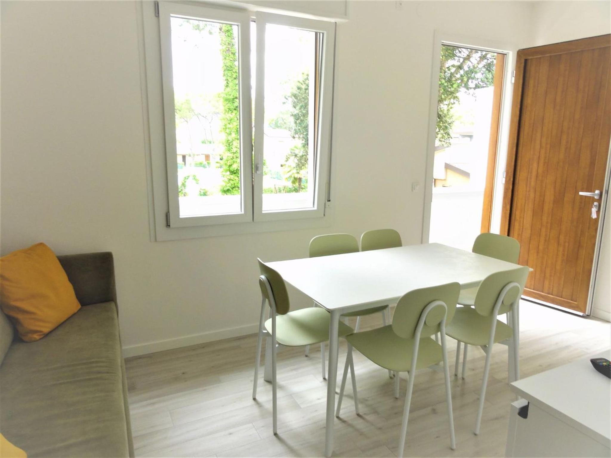 Bright flat with garden and pool