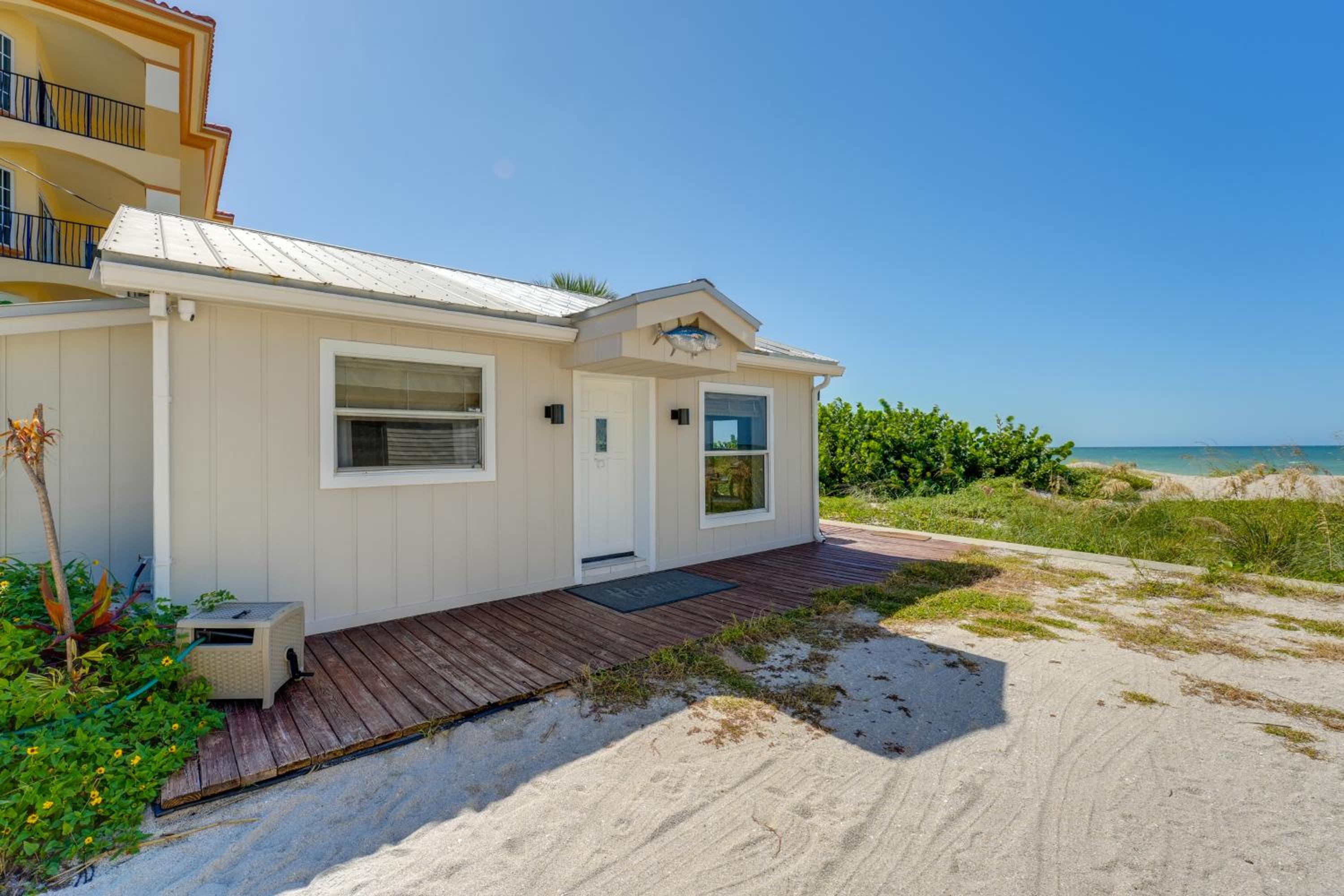 Beachfront Bliss and BBQs! Indian Rocks Beach Escape