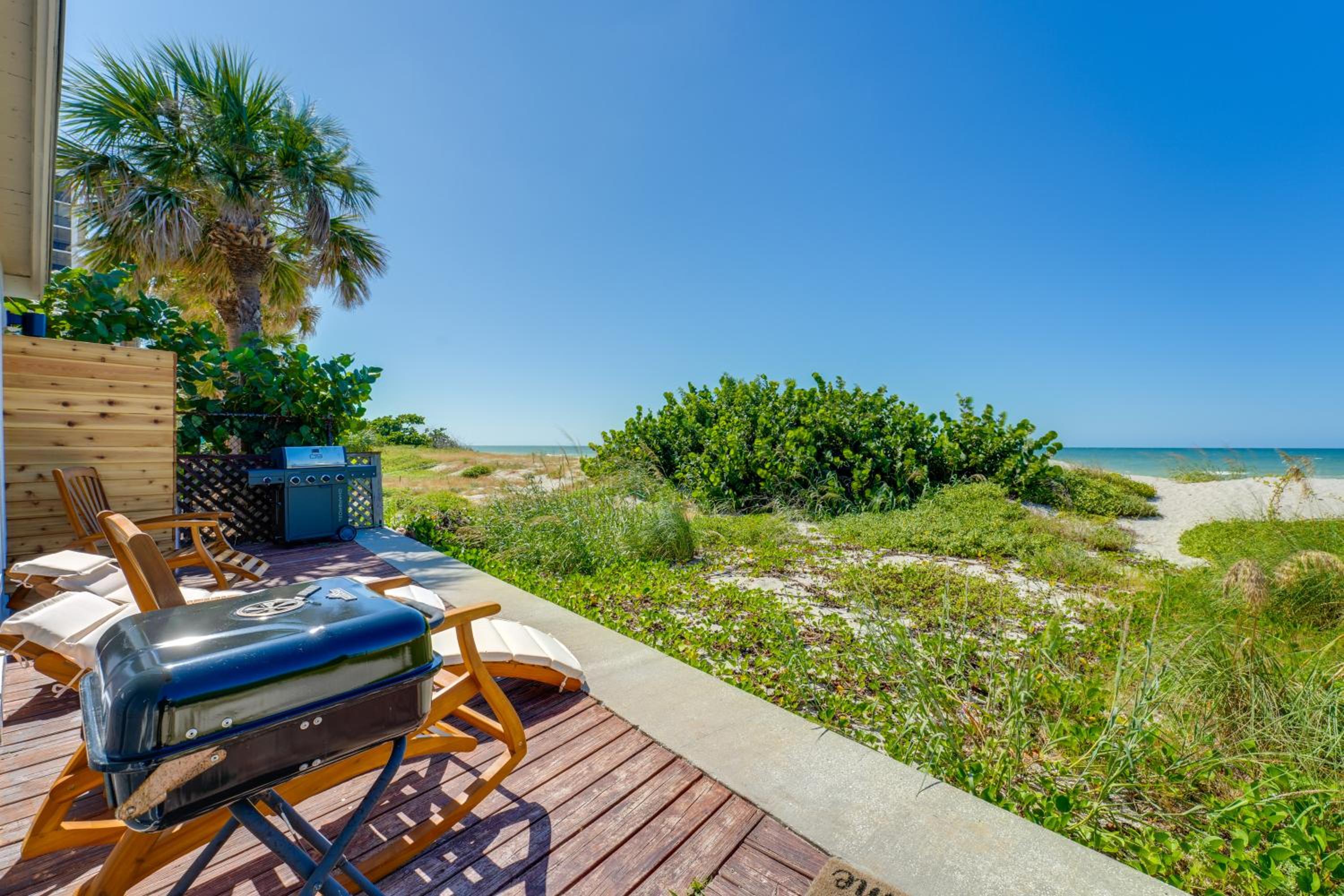 Beachfront Bliss and BBQs! Indian Rocks Beach Escape