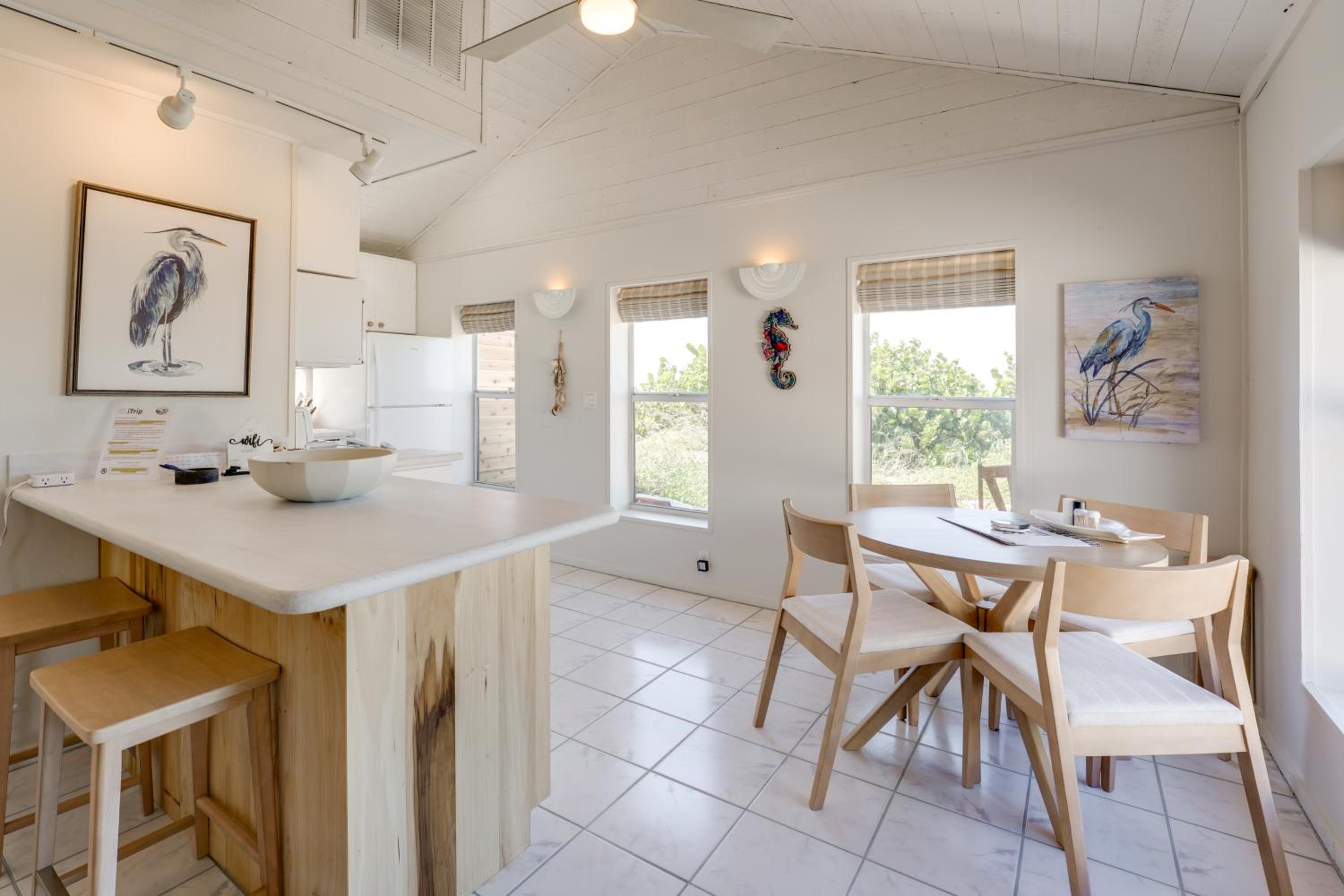 Beachfront Bliss and BBQs! Indian Rocks Beach Escape