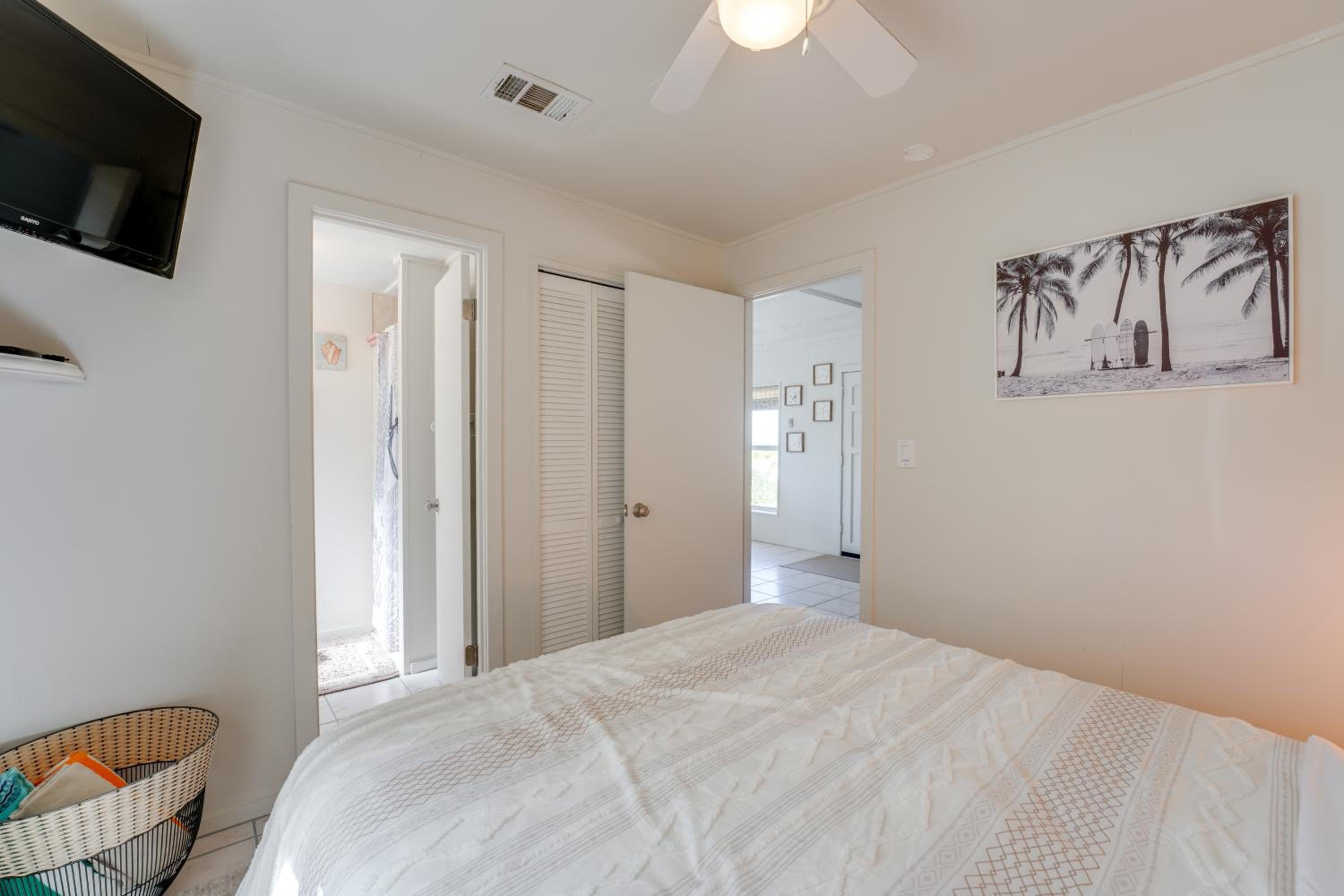Beachfront Bliss and BBQs! Indian Rocks Beach Escape