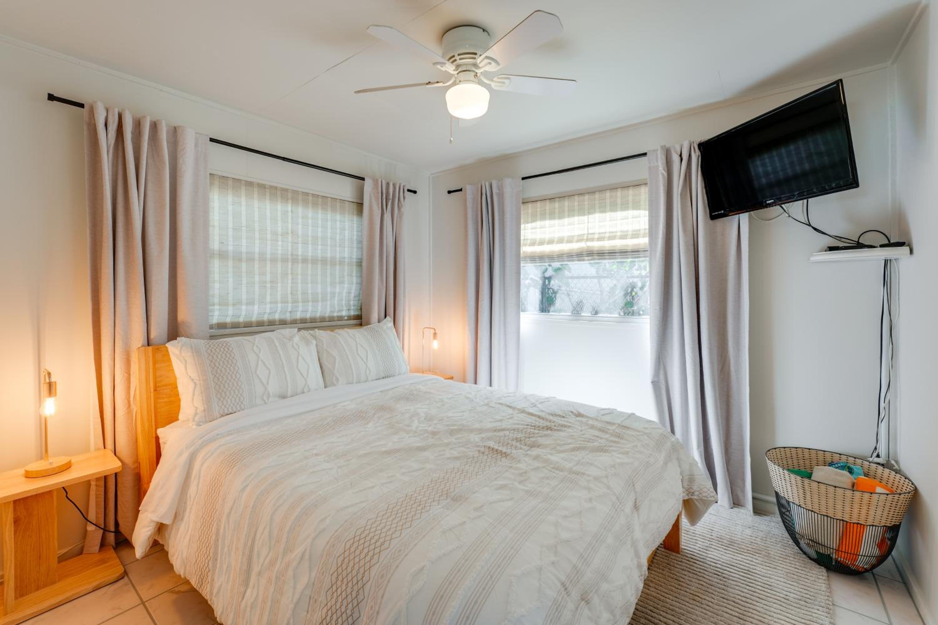 Beachfront Bliss and BBQs! Indian Rocks Beach Escape