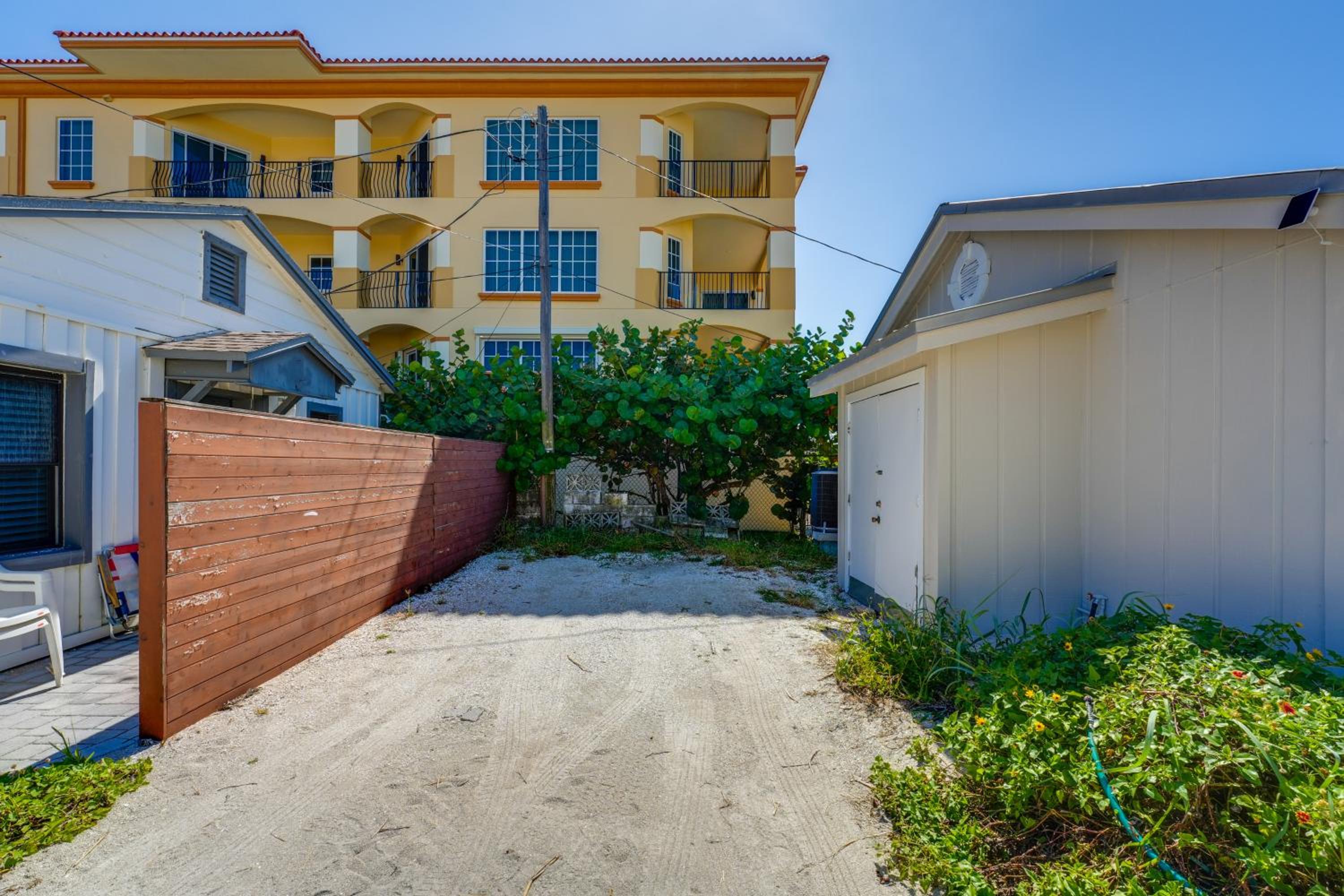 Beachfront Bliss and BBQs! Indian Rocks Beach Escape