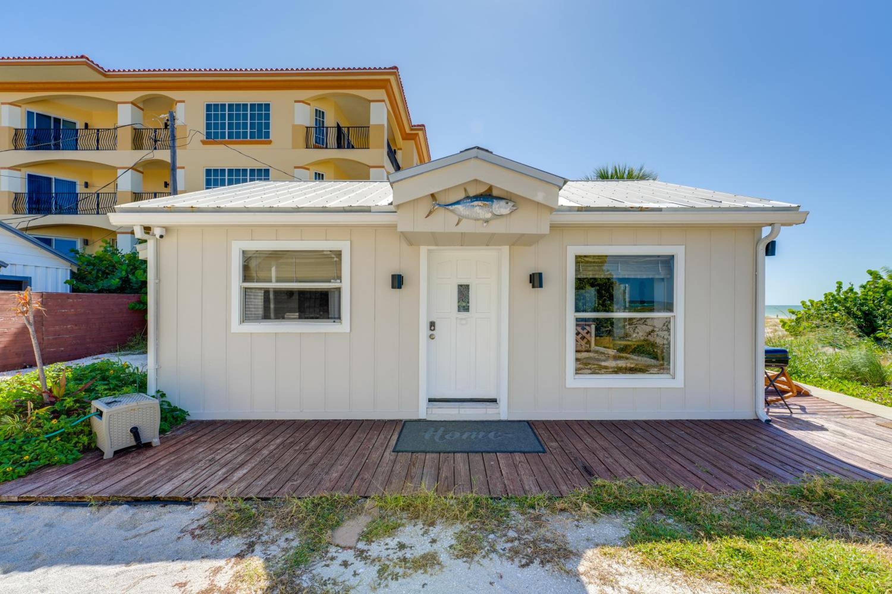 Beachfront Bliss and BBQs! Indian Rocks Beach Escape
