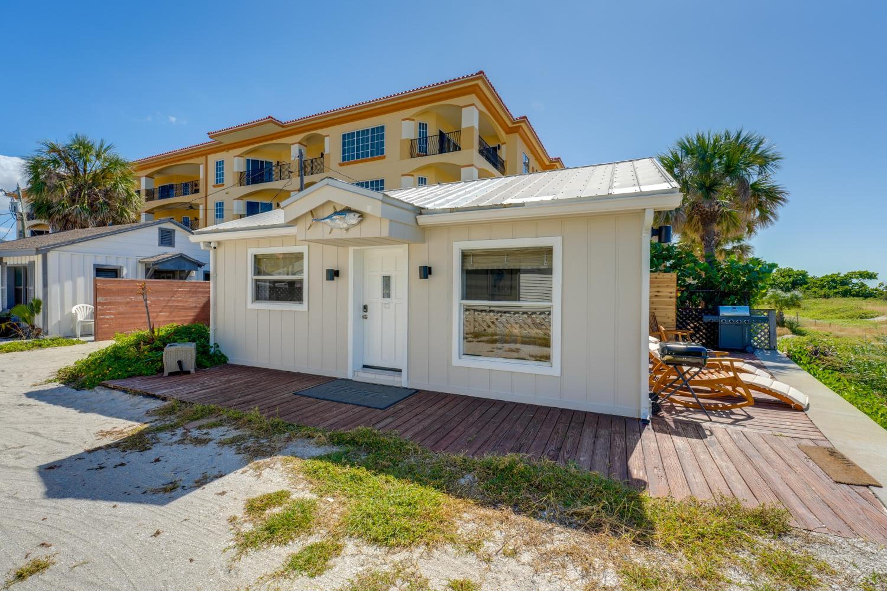 Beachfront Bliss and BBQs! Indian Rocks Beach Escape