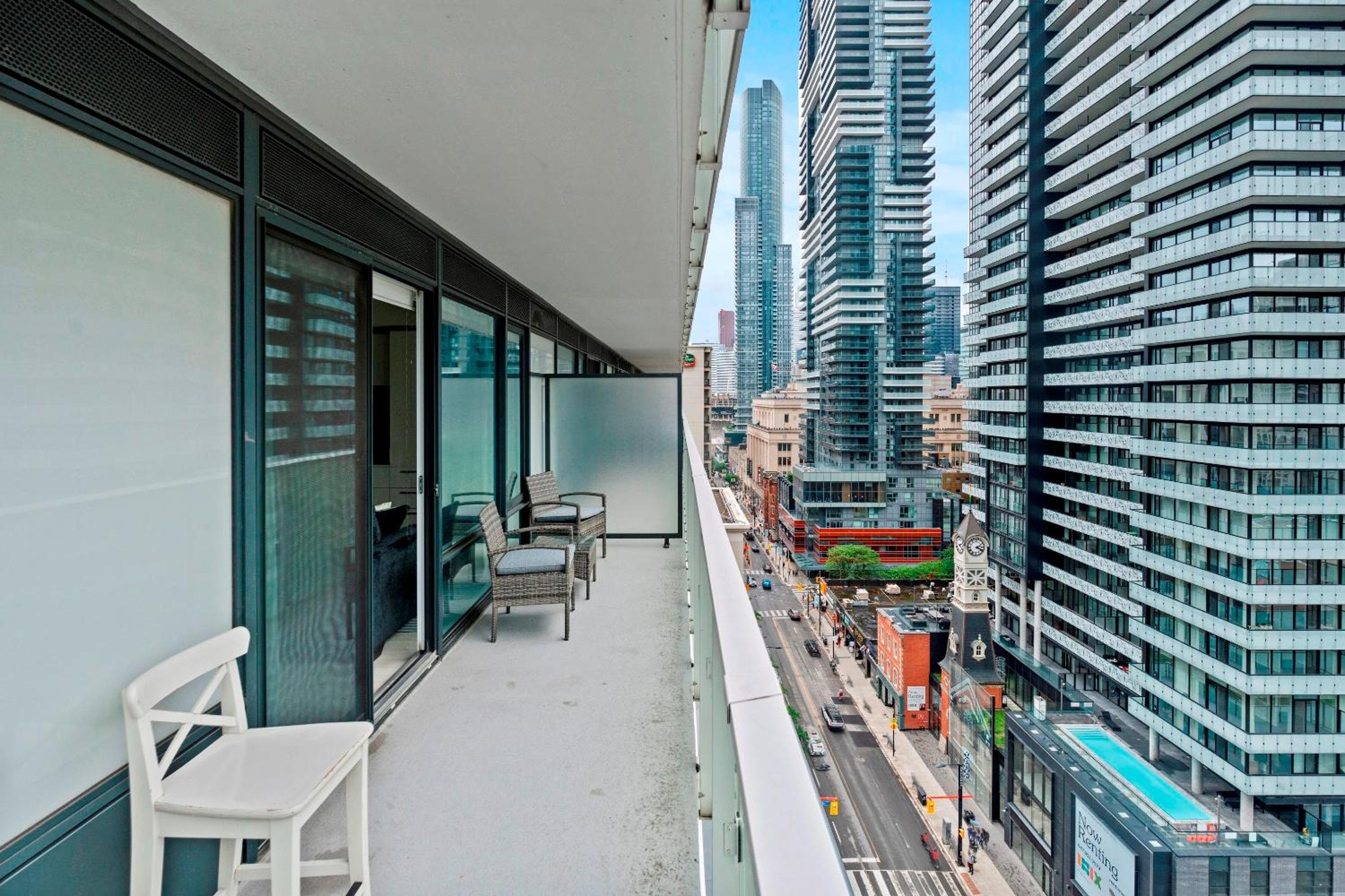 Panoramic 2 Bedroom plus Den Condo Yonge Street Downtown Toronto