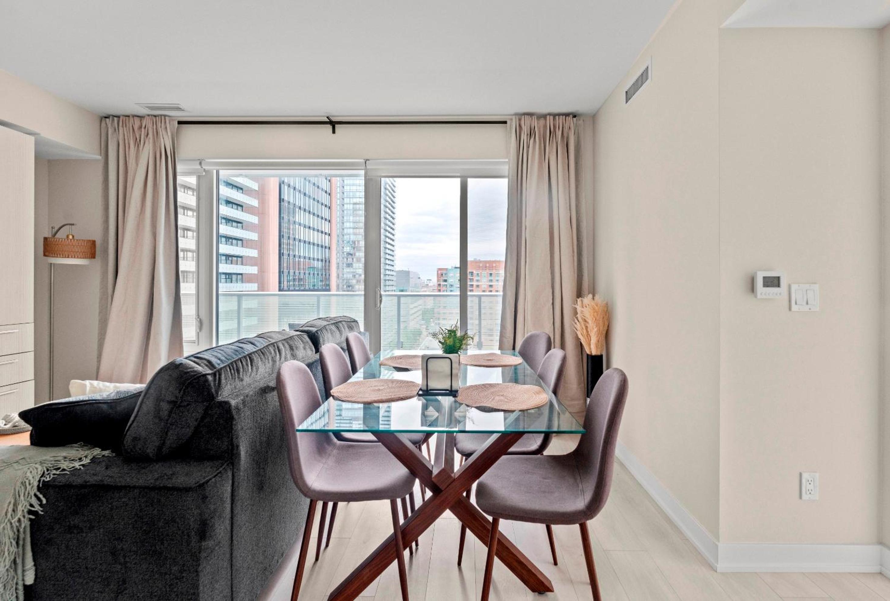 Panoramic 2 Bedroom plus Den Condo Yonge Street Downtown Toronto