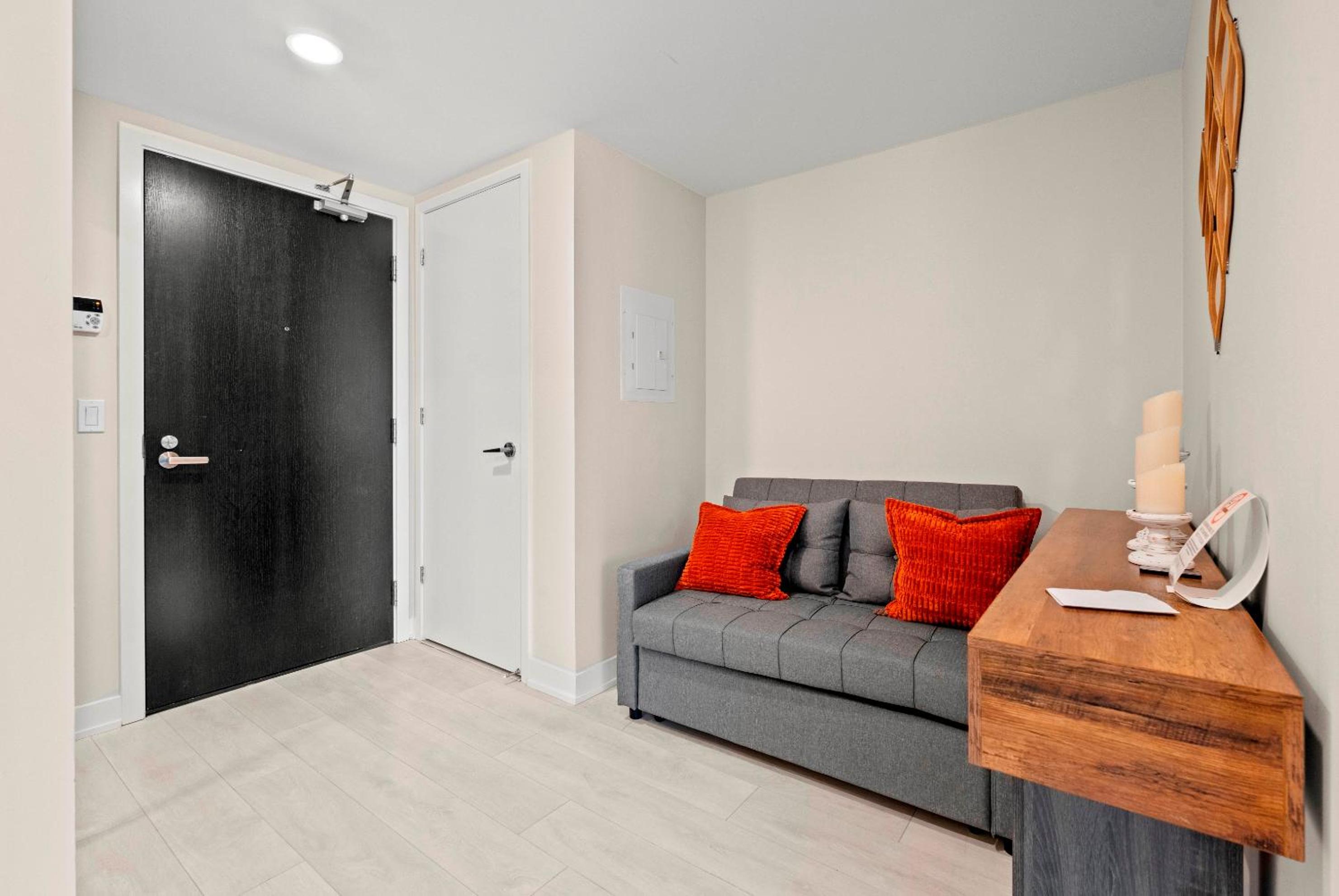 Panoramic 2 Bedroom plus Den Condo Yonge Street Downtown Toronto