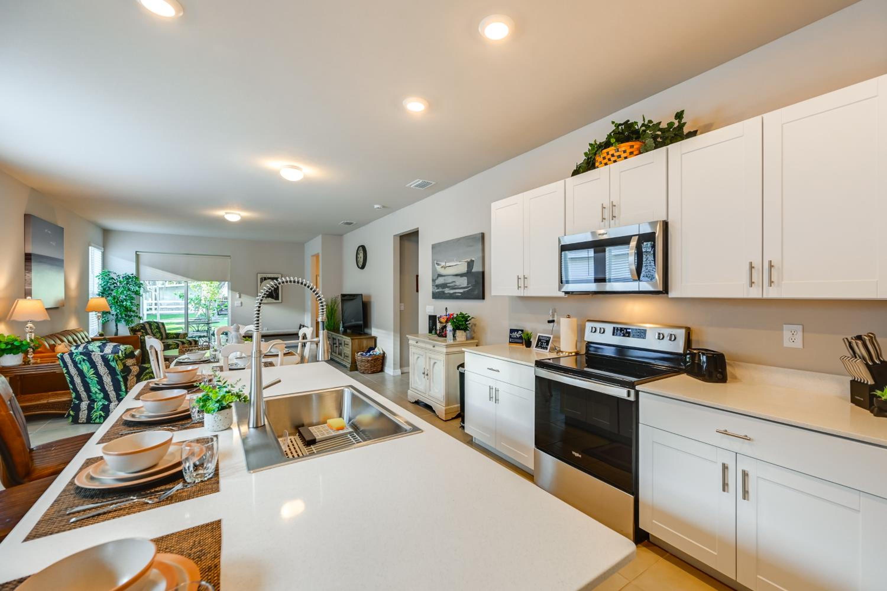 Near River and Parks LaBelle Family Home with Patio