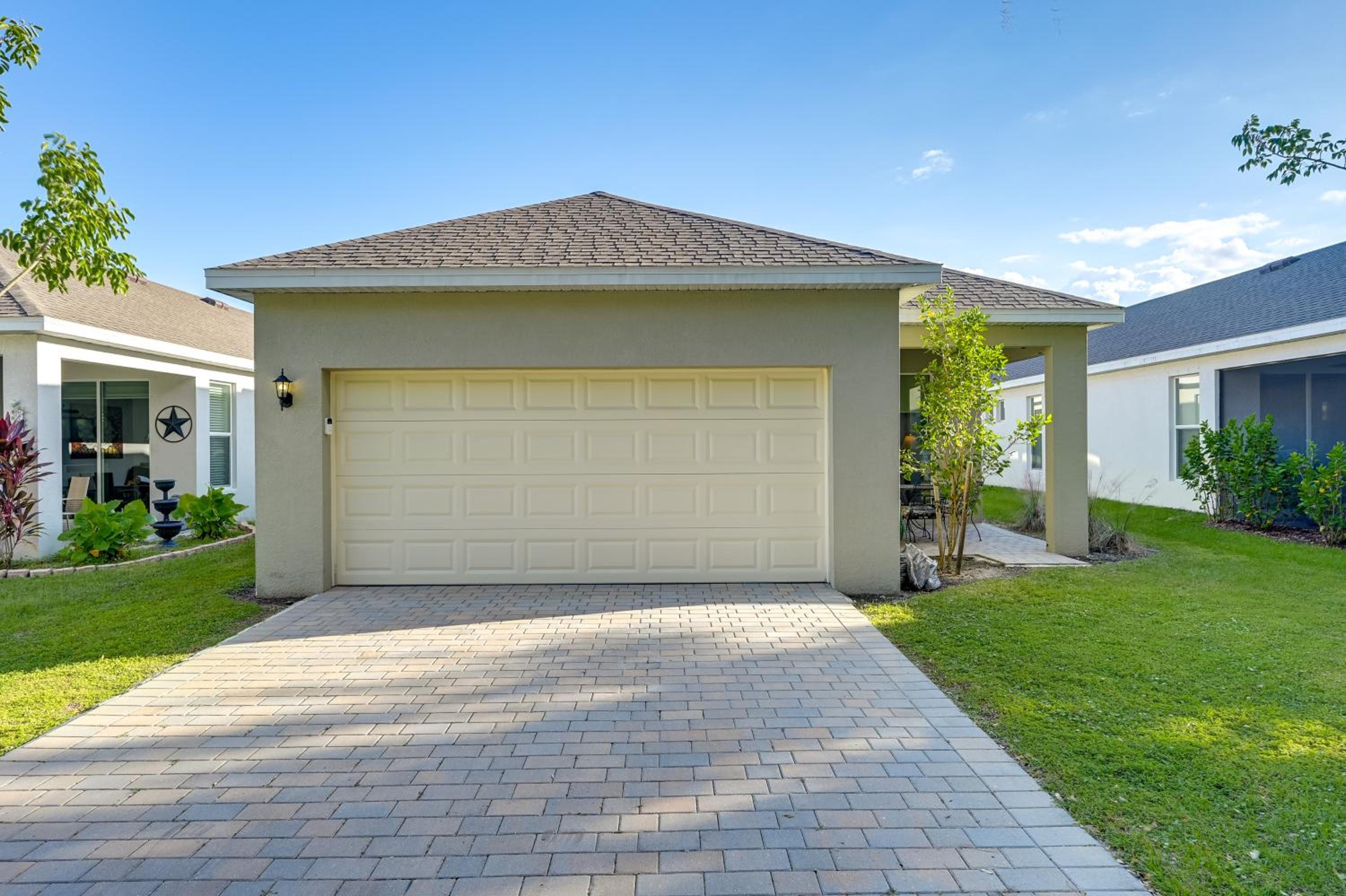 Near River and Parks LaBelle Family Home with Patio