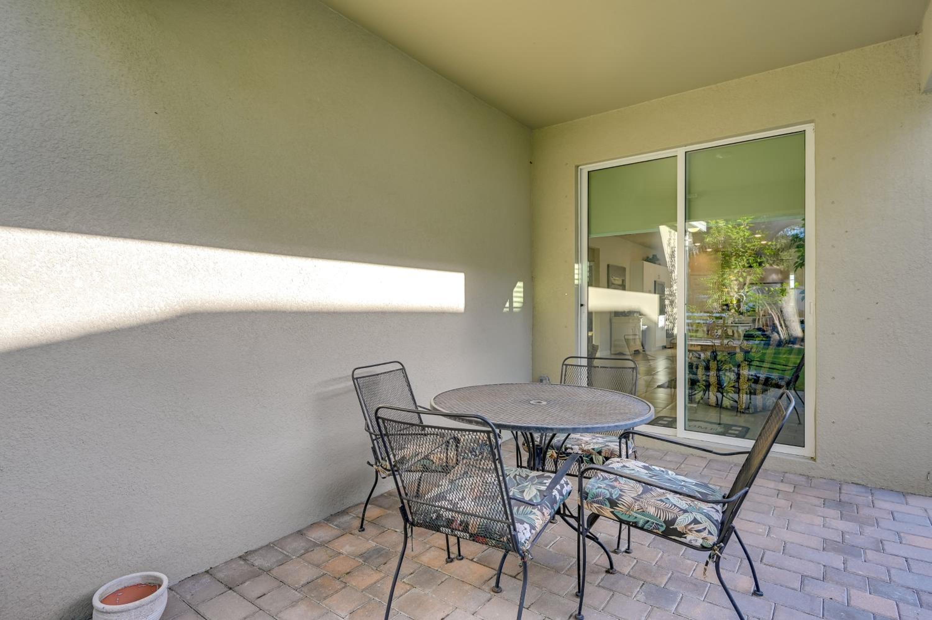 Near River and Parks LaBelle Family Home with Patio