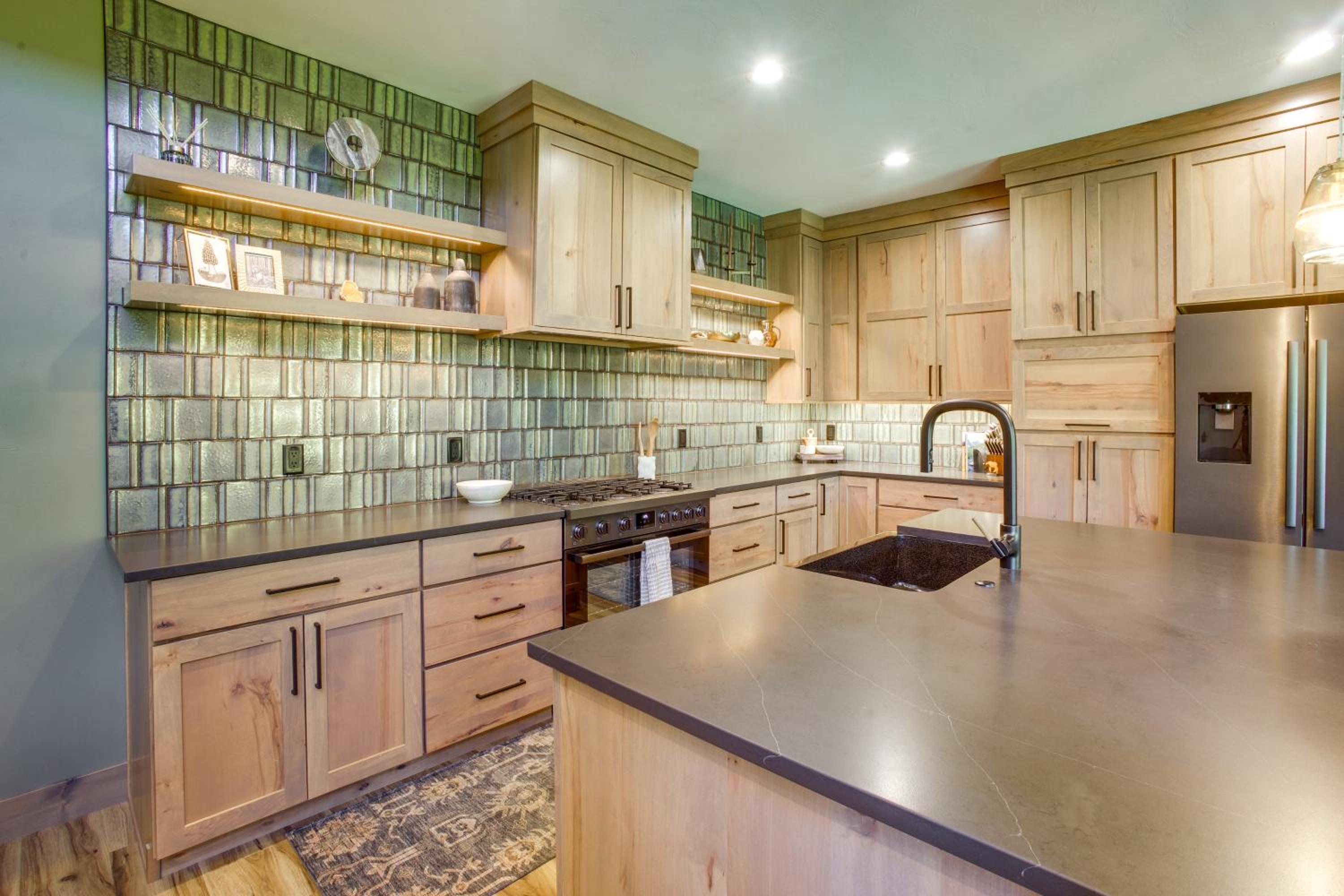3 Mi to Dtwn Red Lodge Mtn-View Home with Hot Tub