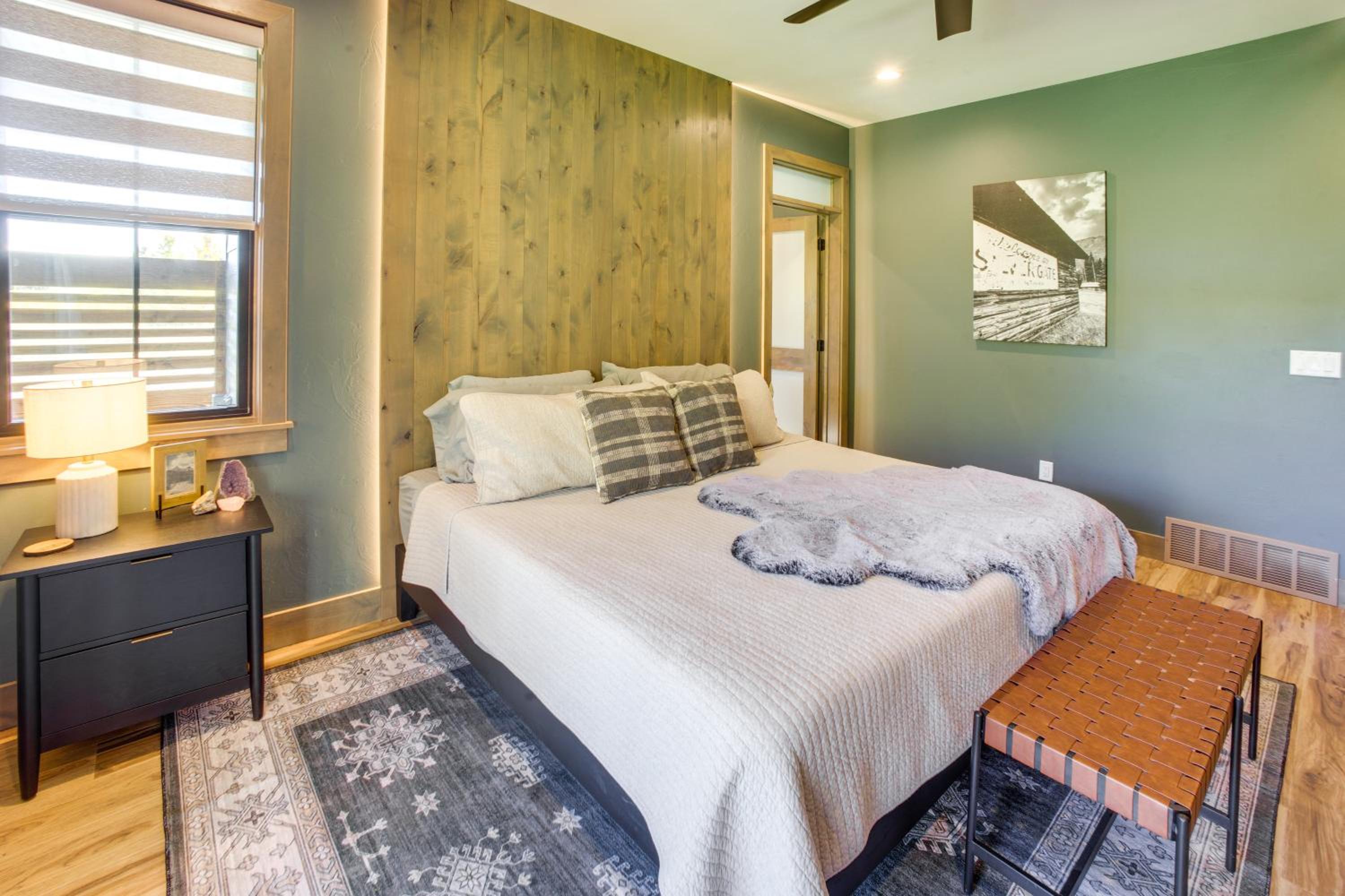 3 Mi to Dtwn Red Lodge Mtn-View Home with Hot Tub