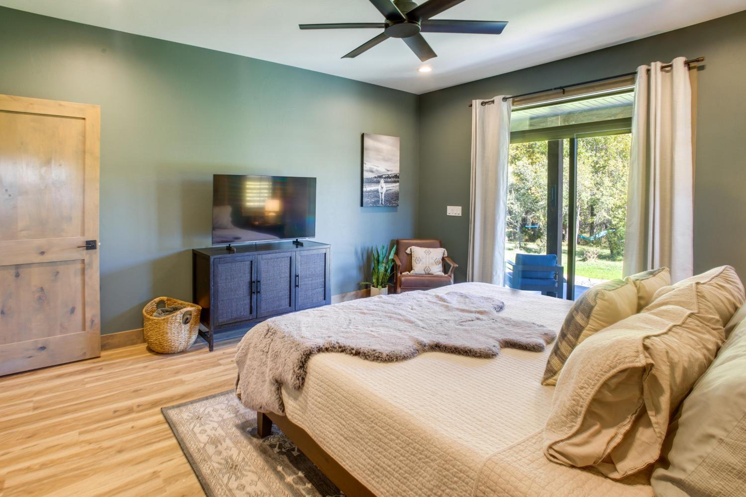 3 Mi to Dtwn Red Lodge Mtn-View Home with Hot Tub