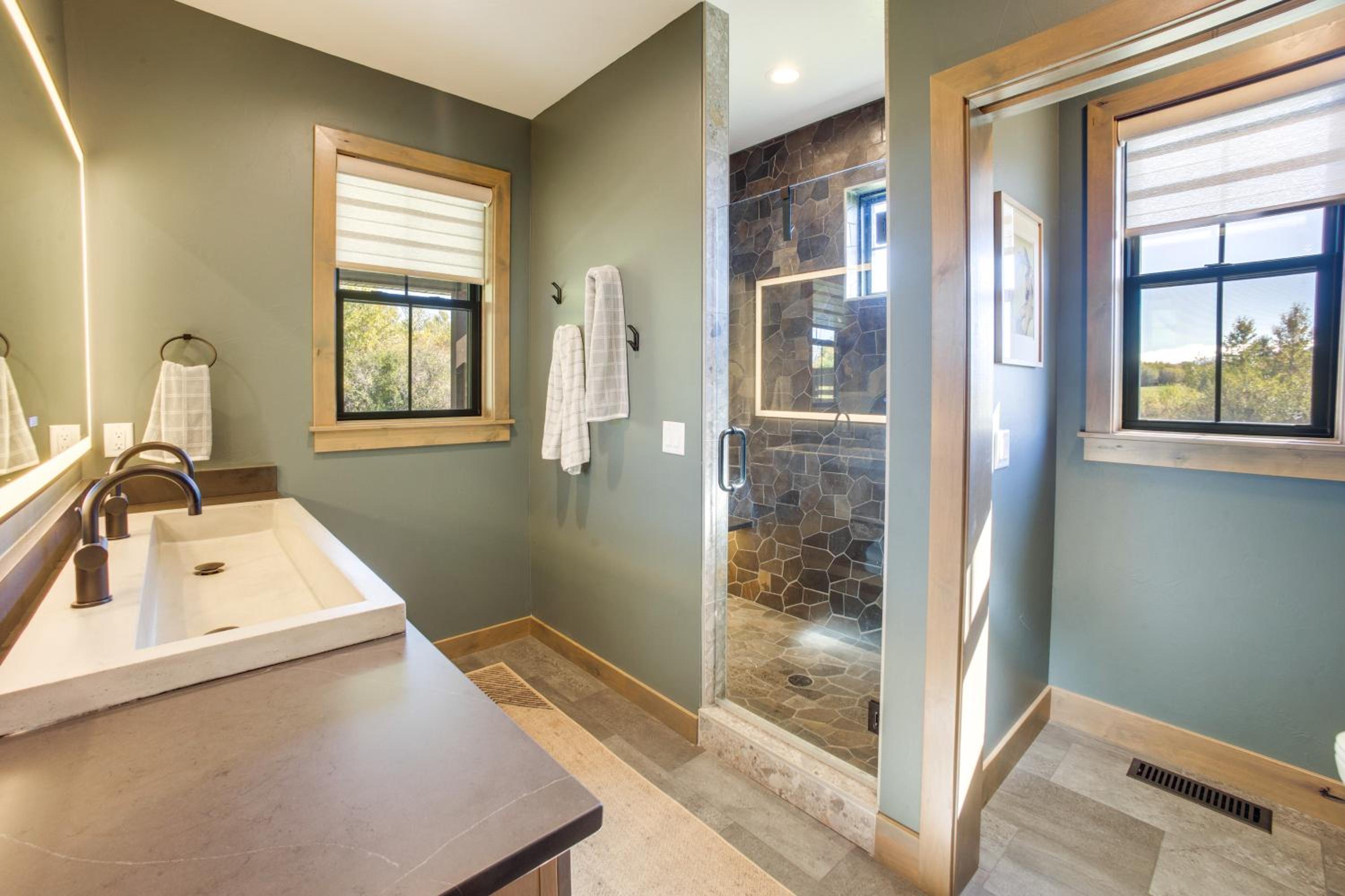 3 Mi to Dtwn Red Lodge Mtn-View Home with Hot Tub