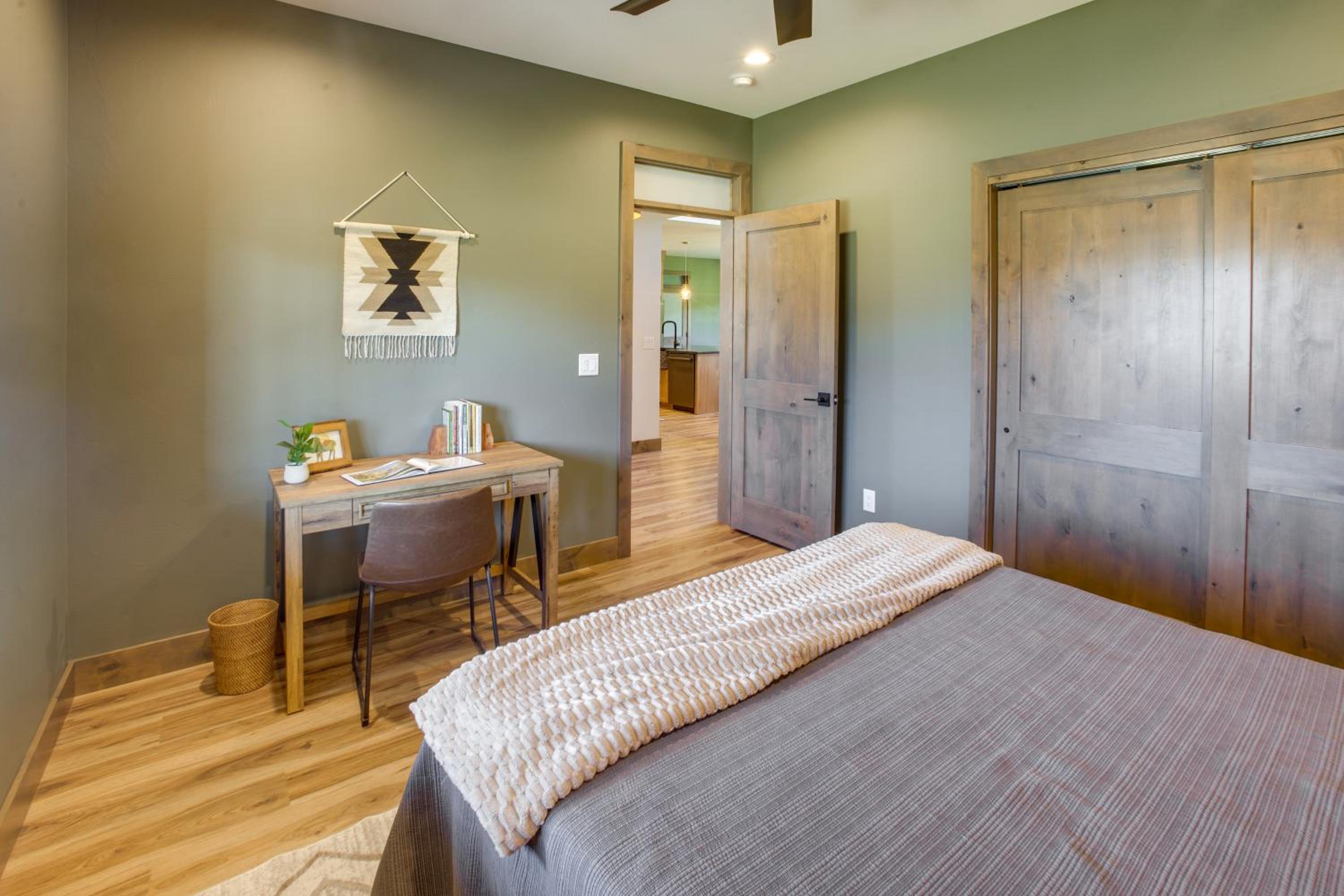 3 Mi to Dtwn Red Lodge Mtn-View Home with Hot Tub